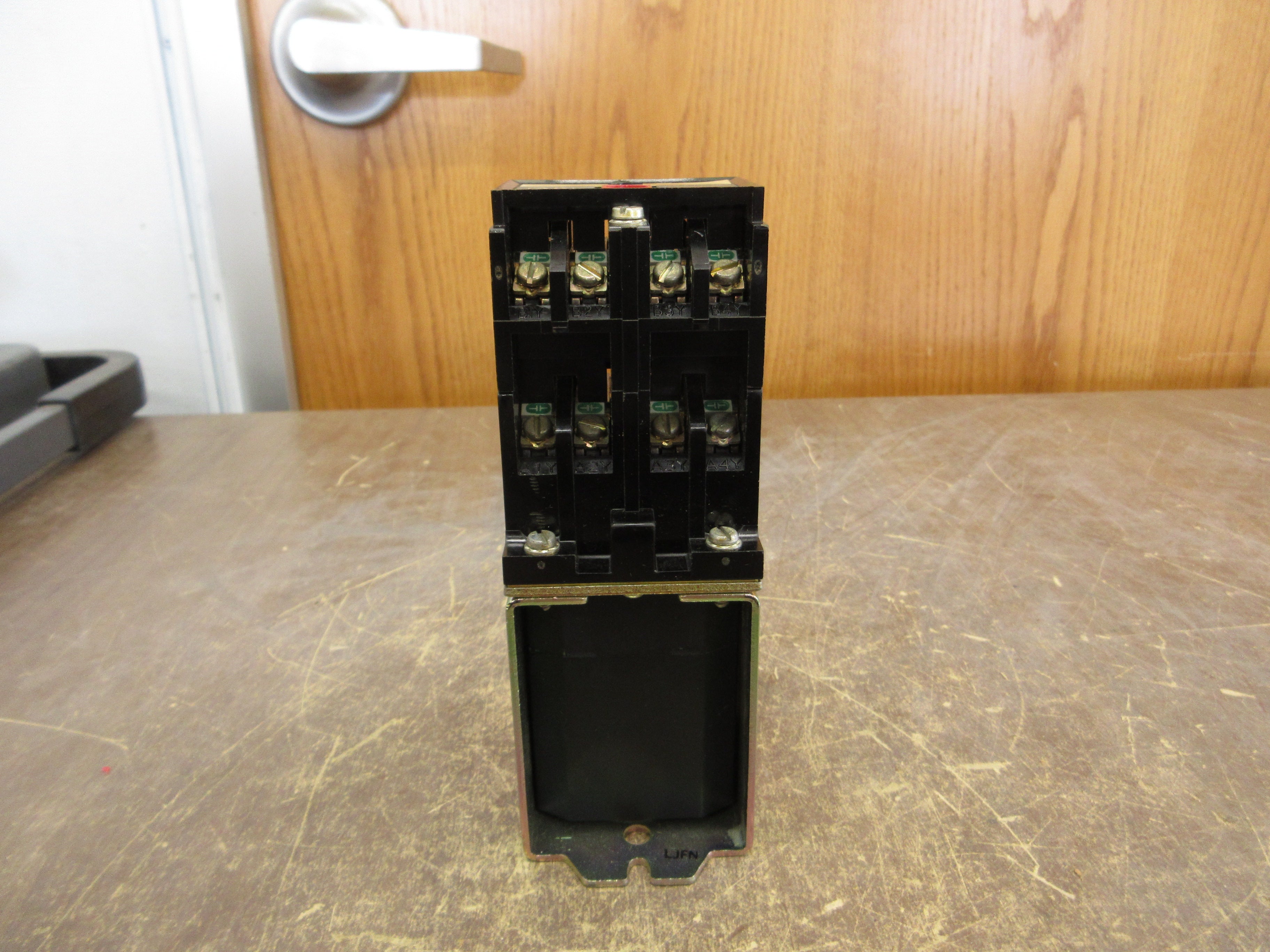 Allen-Bradley Type P Control Relay 700DC-P800Z1 Ser. A 115-125VDC Coil