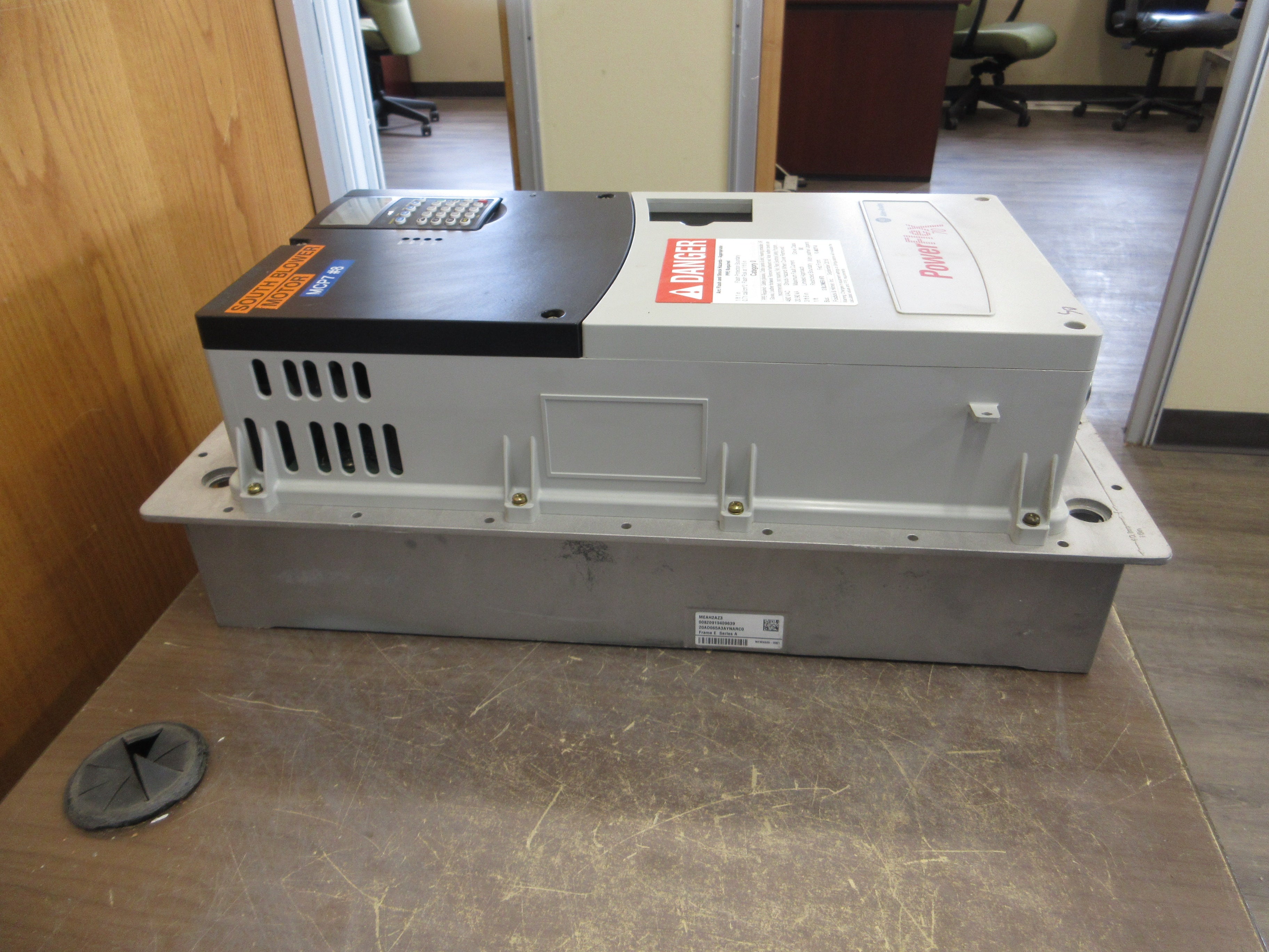 Allen-Bradley PowerFlex 70 AC Drive 20AD065A3AYNARC0 50HP 3Ph w/ Keypad Used