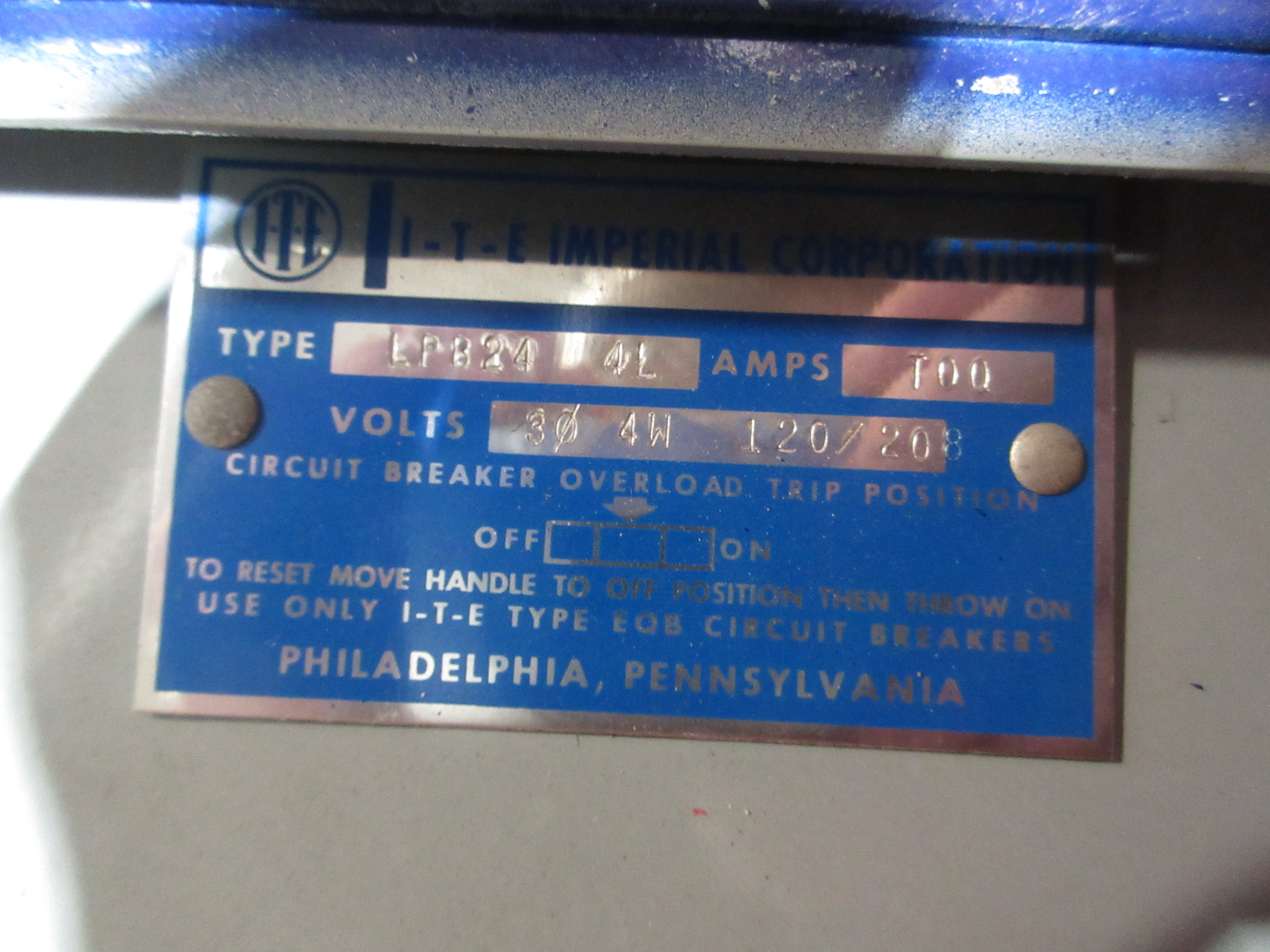 ITE Main Lug Breaker Panel LP824 4L 100A Max 120/208V 3Ph 4W 24-Slot Used