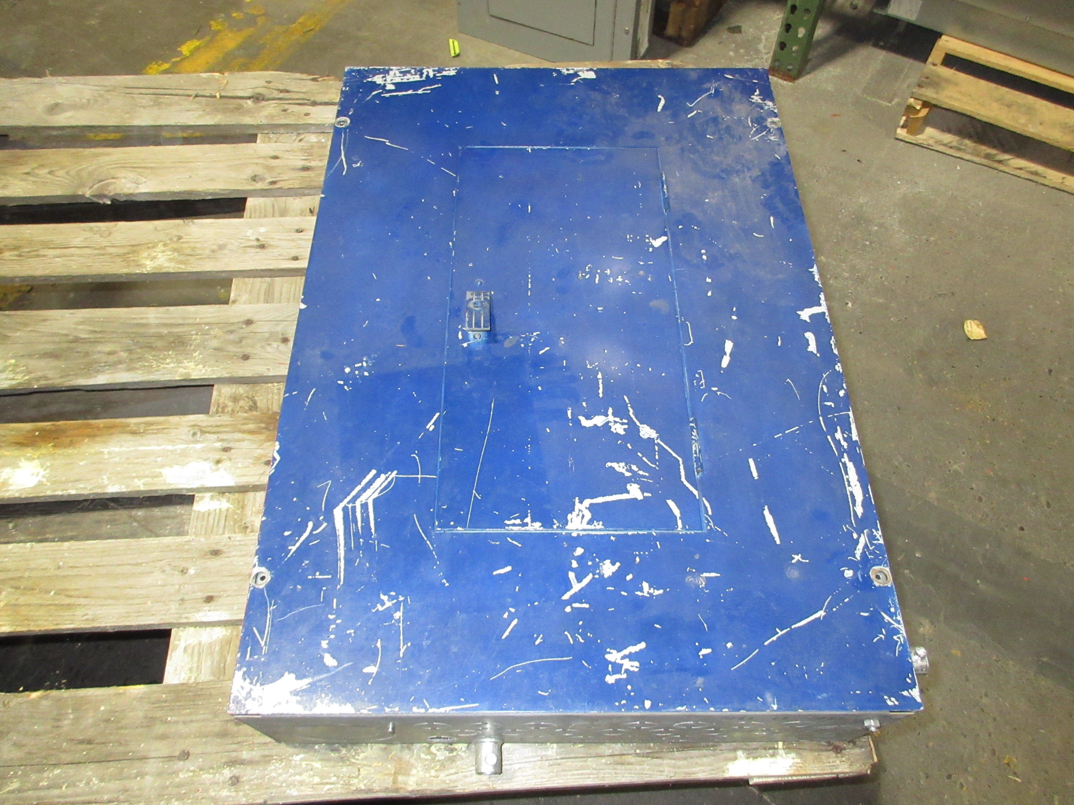 ITE Main Lug Breaker Panel LP824 4L 100A Max 120/208V 3Ph 4W 24-Slot Used