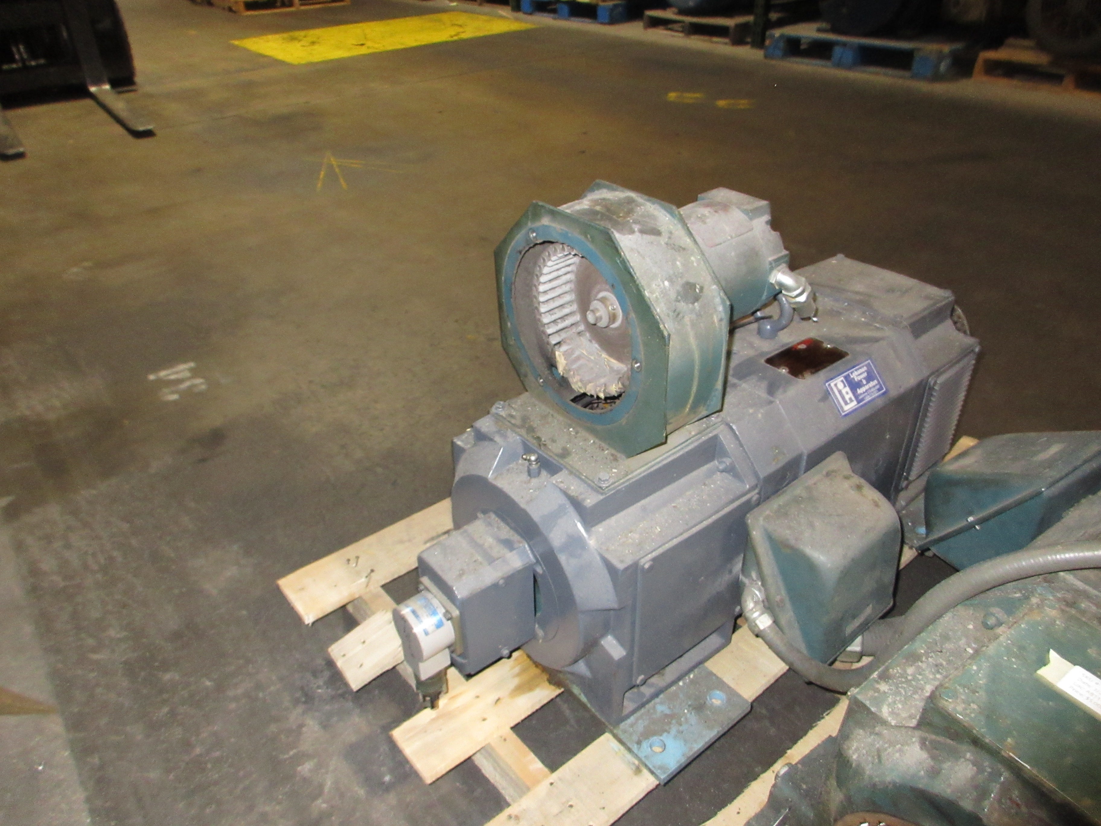 Reliance DC Motor 1KA848005-WQ 60HP 1750/2100RPM 500V 102A Force-Ventilated Used