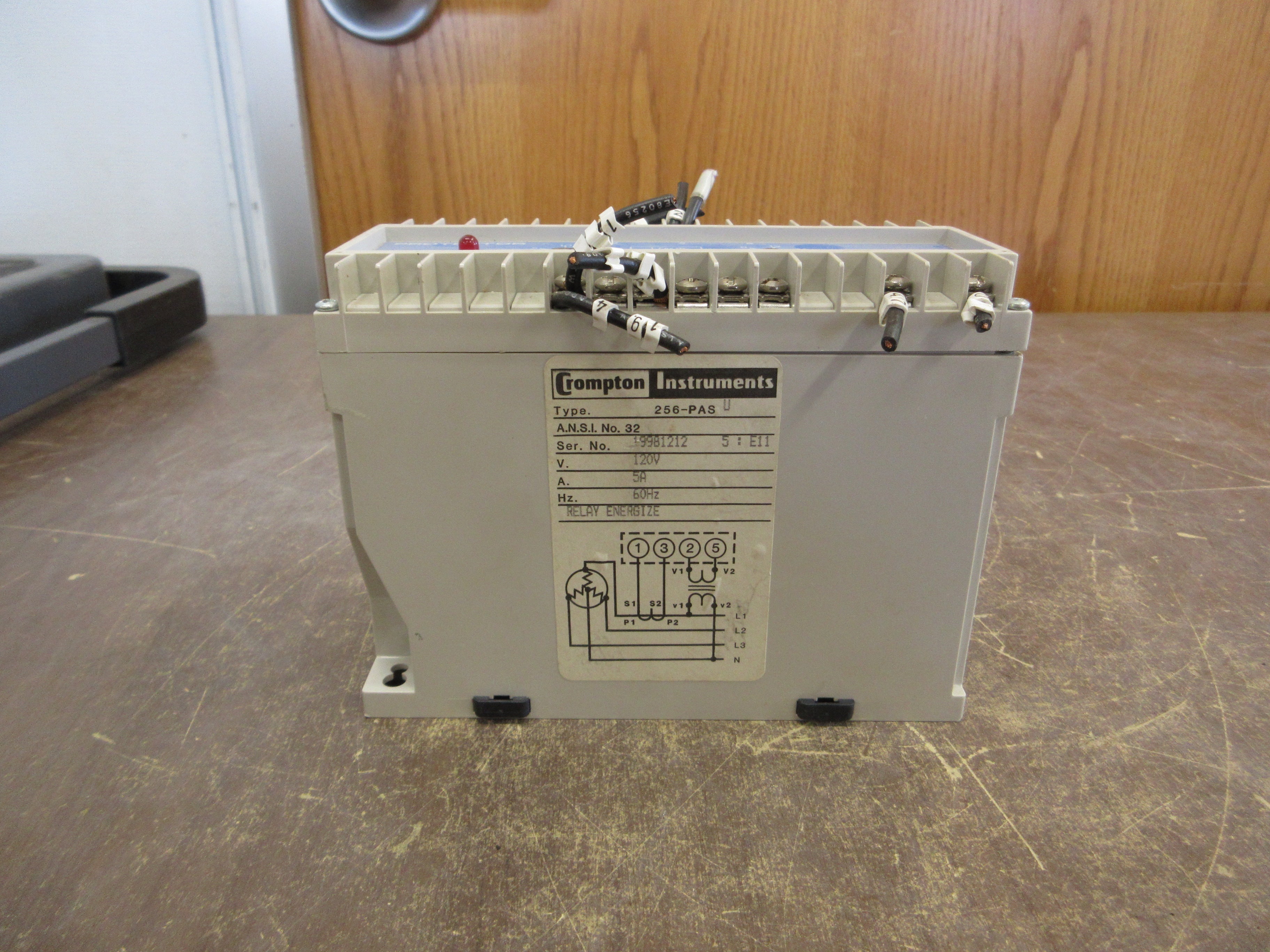 Crompton Protector Time Delay Relay 256-PASU-LSBX-PQ-C6-EA 120V 5A 60Hz Used