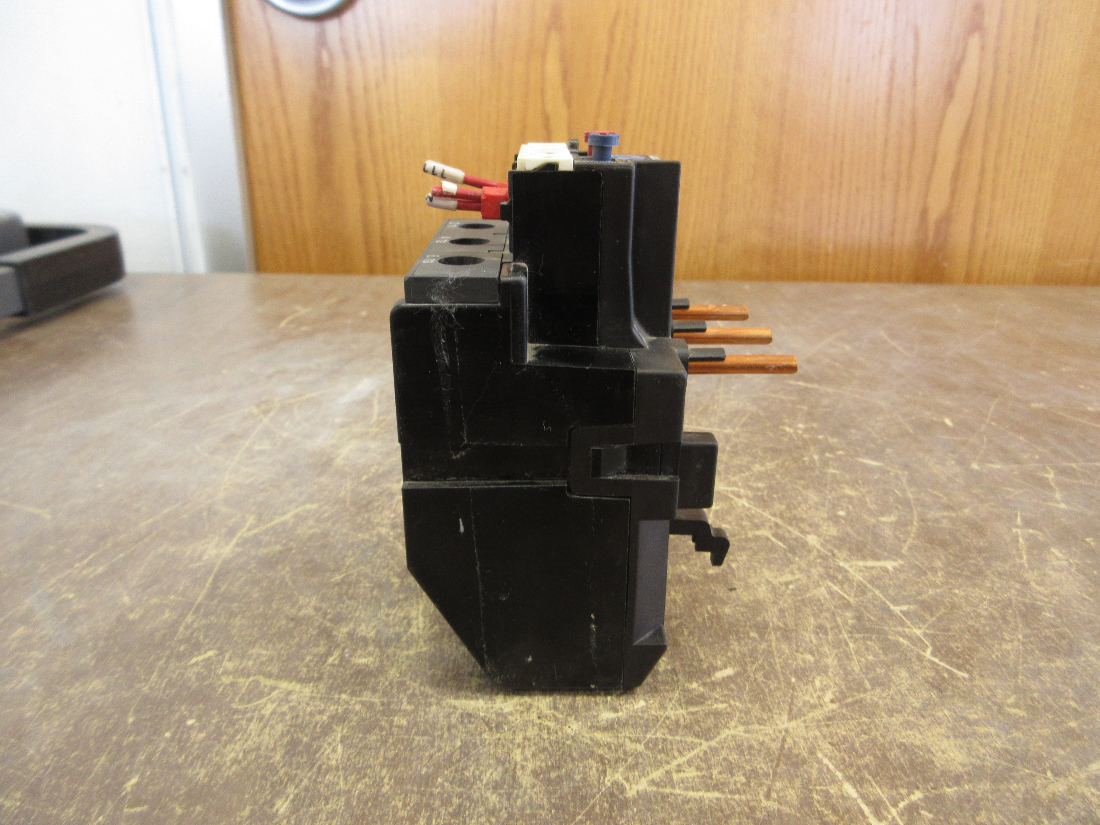 Schneider Electric Solid State Overload LR2 D3559 Trip: 48-65A 600V 3Ph Used