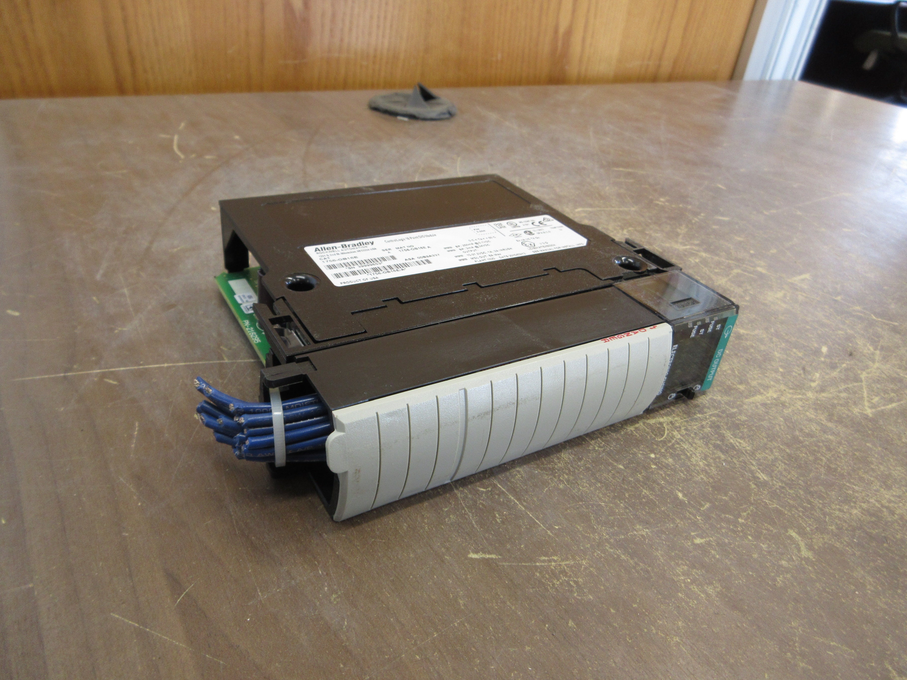 Allen-Bradley ControlLogix D/O Module 1756-OB16E Ser. A F/W: 3.004 16PT Used
