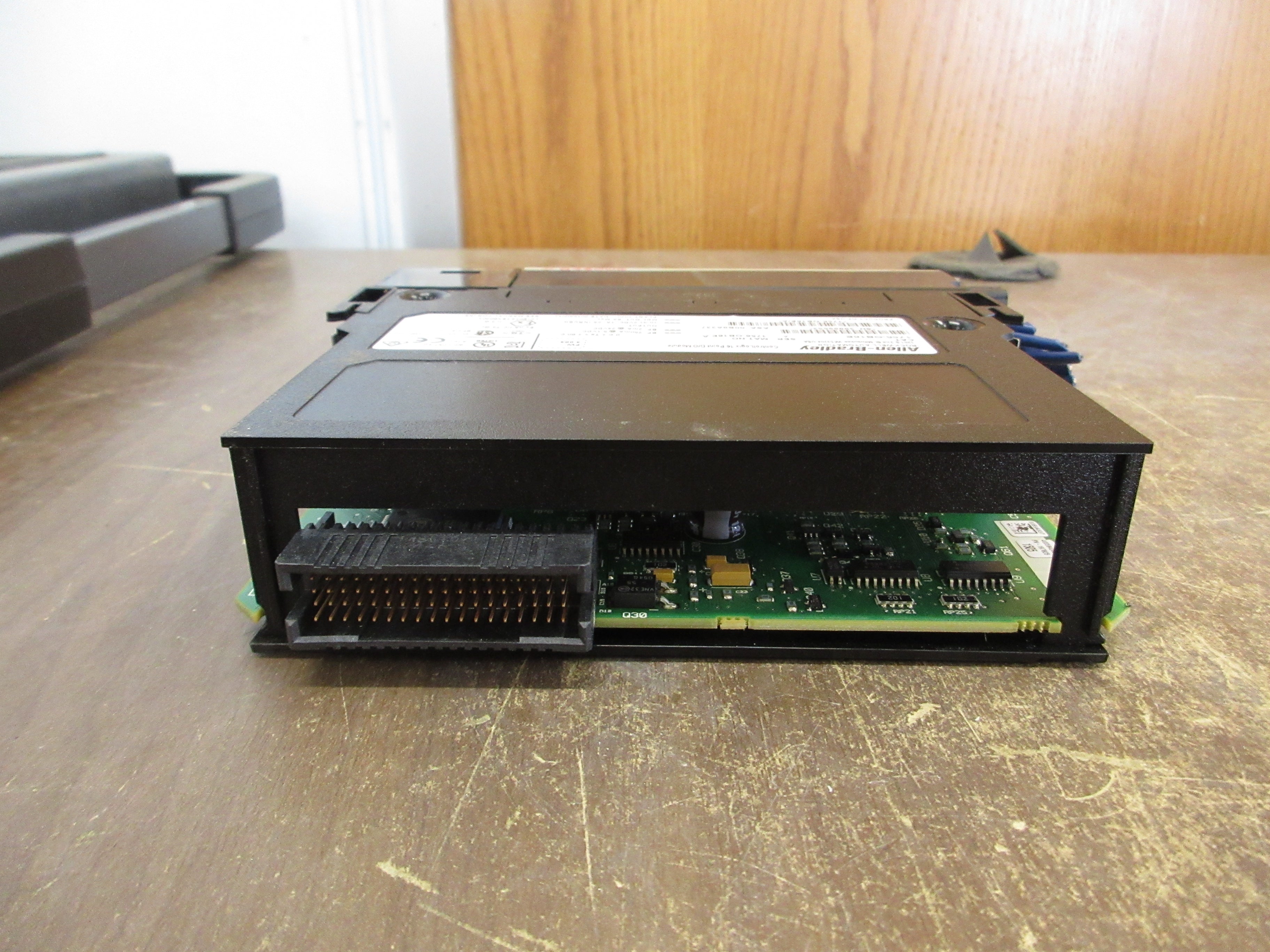 Allen-Bradley ControlLogix D/O Module 1756-OB16E Ser. A F/W: 3.004 16PT Used