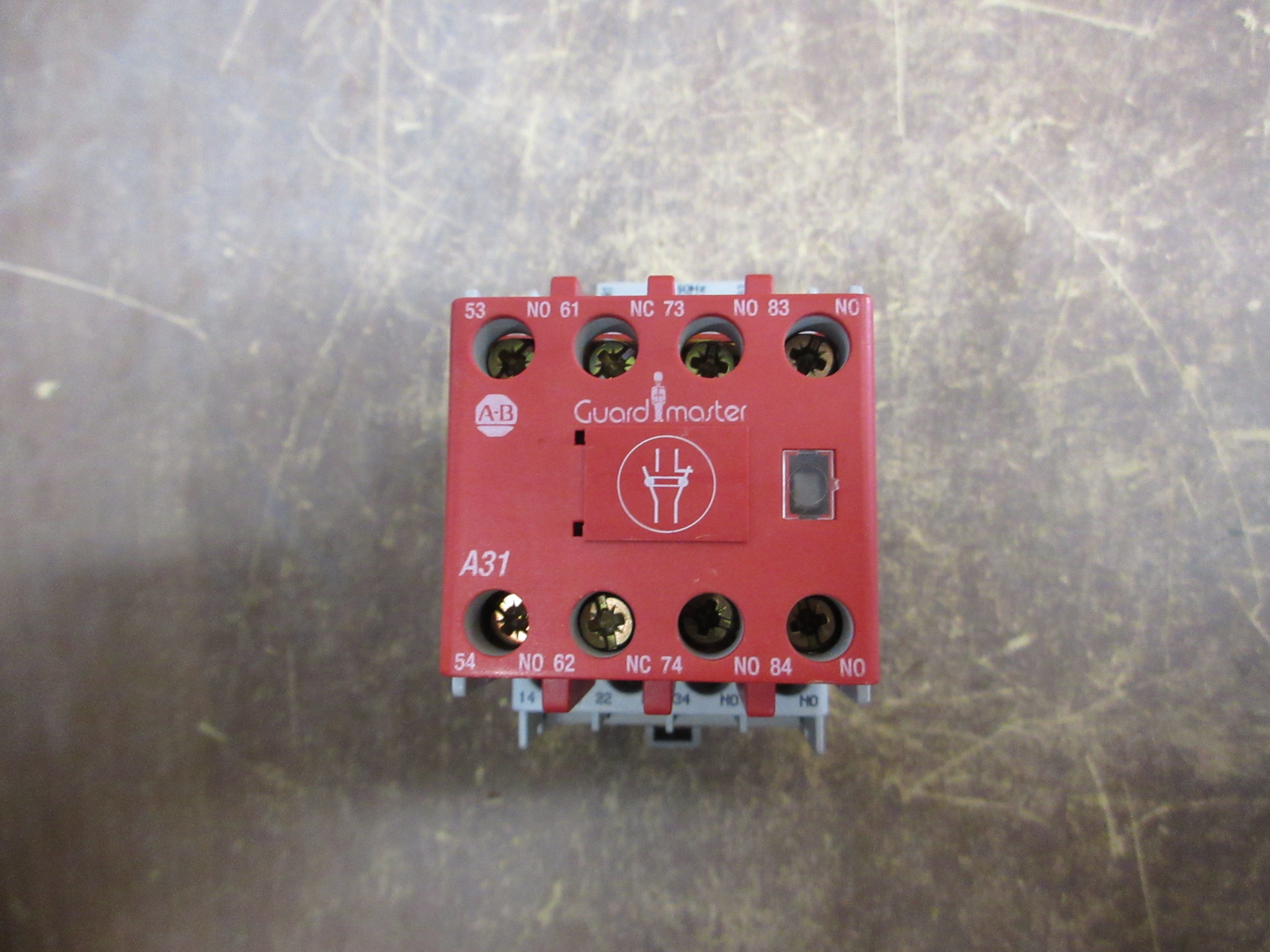 Allen-Bradley GuardMaster Safety Relay 700S-CF620DC Ser. A 120V Coil Used