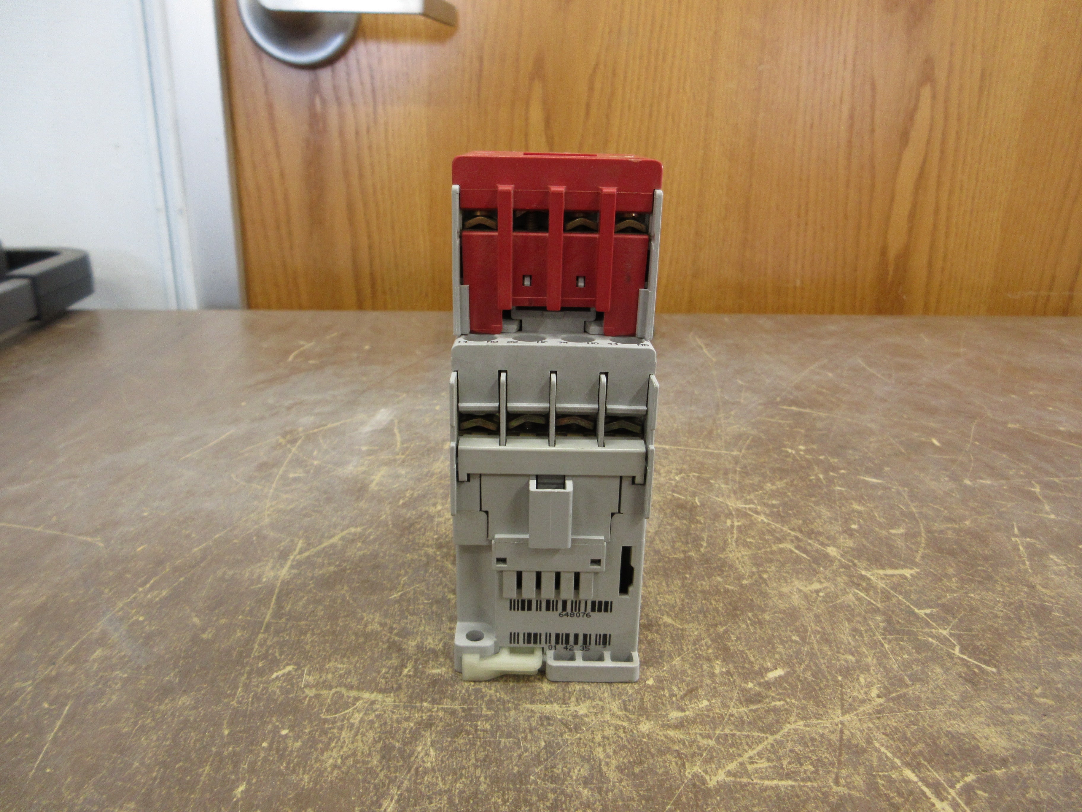 Allen-Bradley GuardMaster Safety Relay 700S-CF620DC Ser. A 120V Coil Used