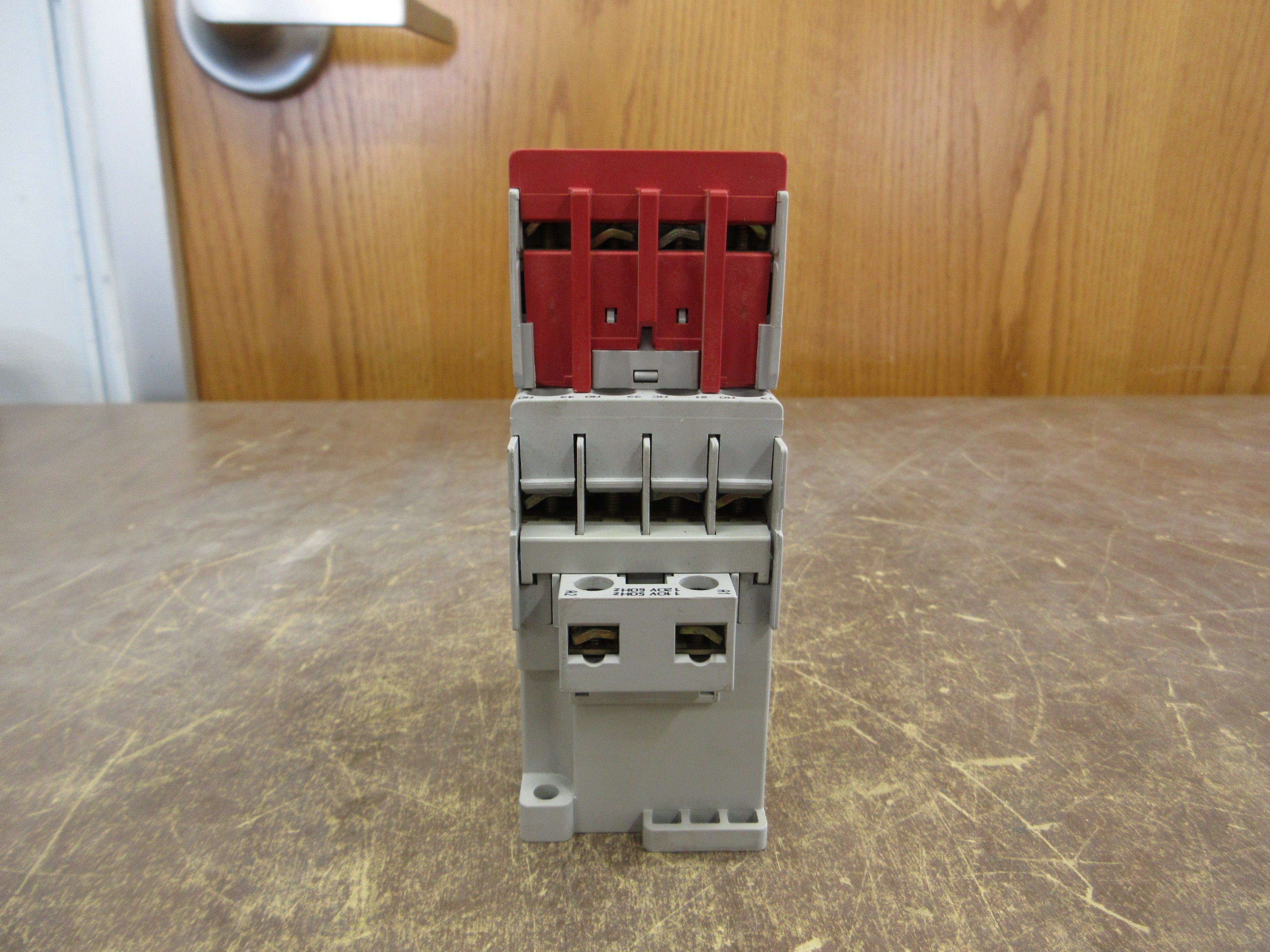 Allen-Bradley GuardMaster Safety Relay 700S-CF620DC Ser. A 120V Coil Used