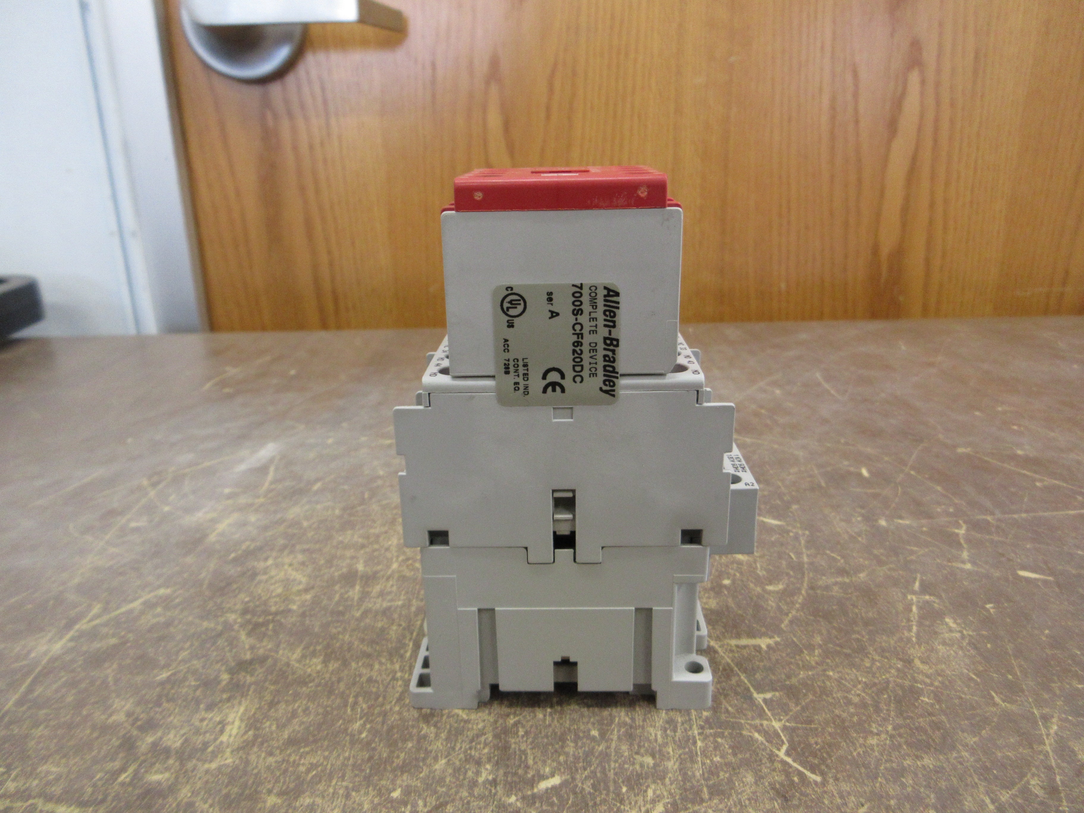 Allen-Bradley GuardMaster Safety Relay 700S-CF620DC Ser. A 120V Coil Used