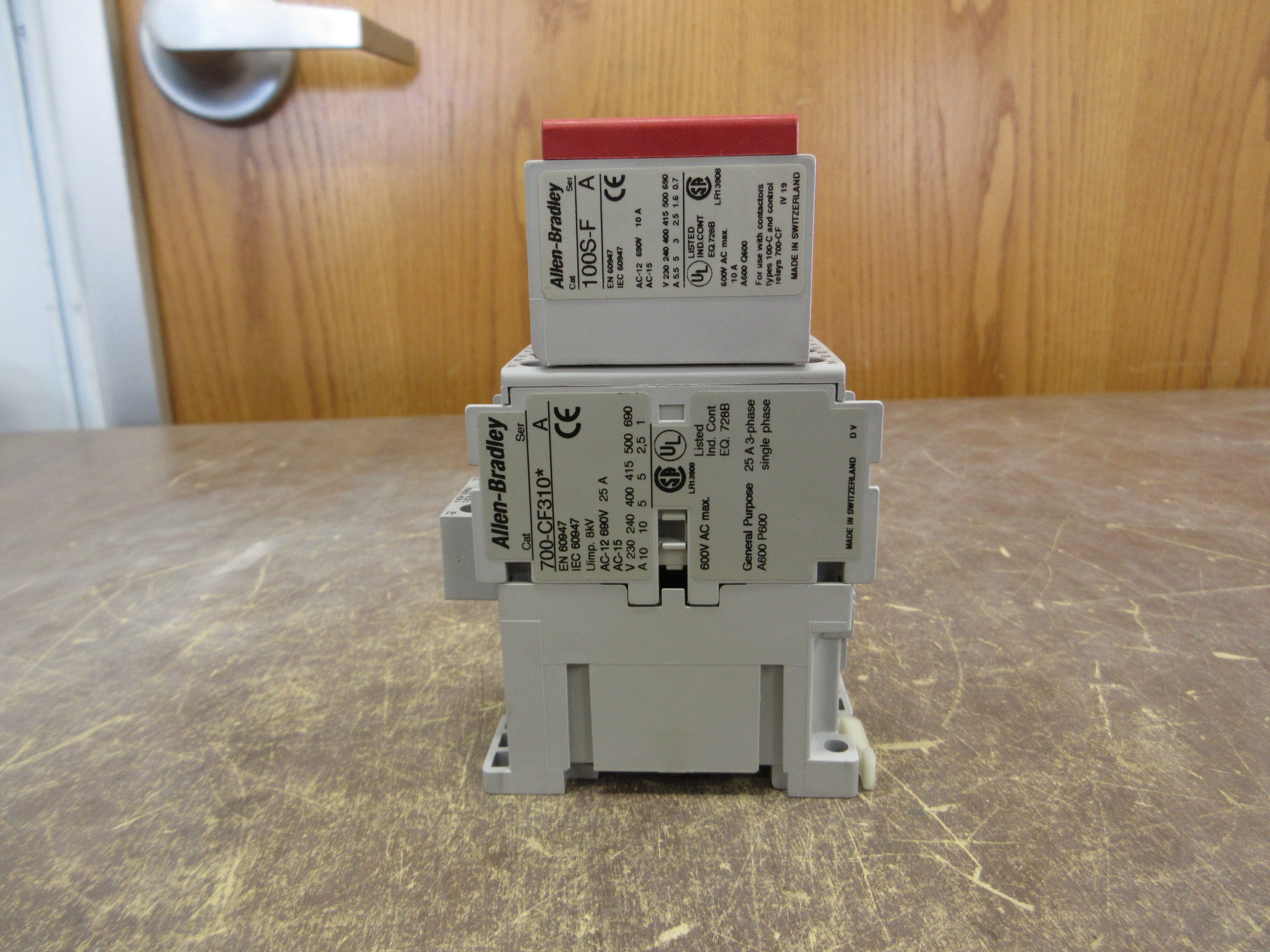 Allen-Bradley GuardMaster Safety Relay 700S-CF620DC Ser. A 120V Coil Used