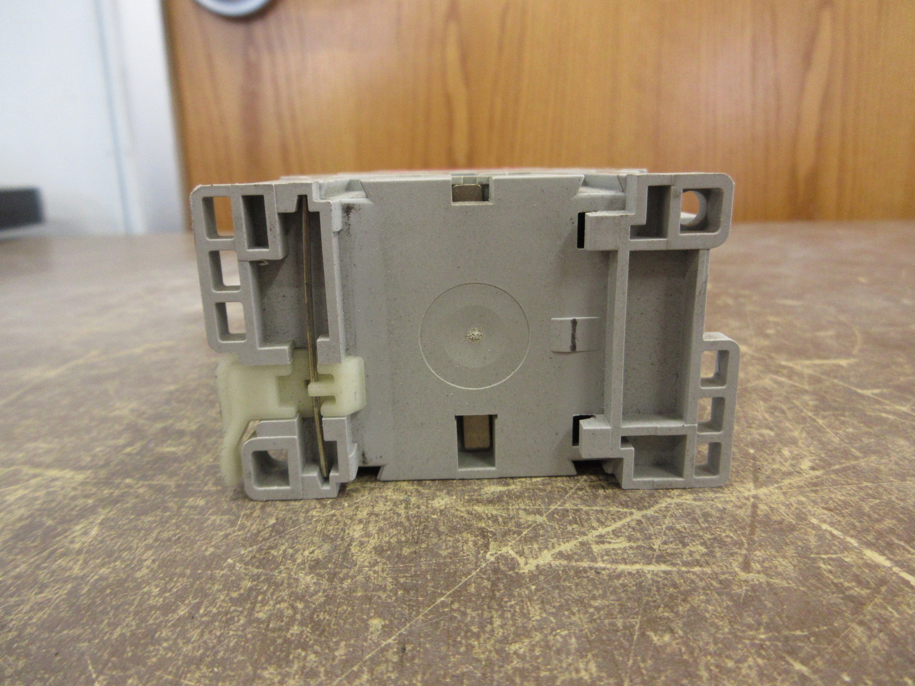 Allen-Bradley GuardMaster Safety Relay 700S-CF620DC Ser. A 120V Coil Used