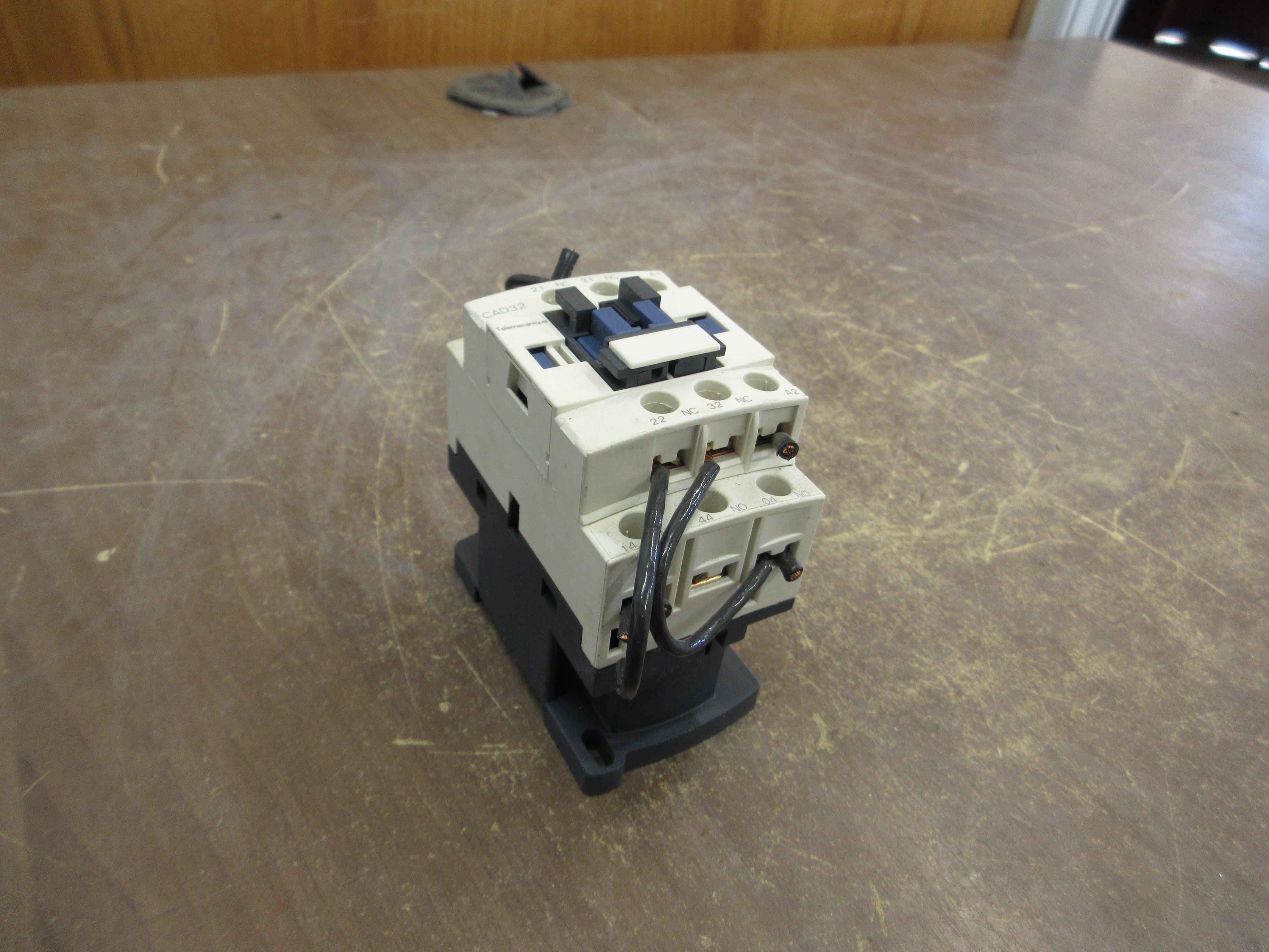 Telemecanique Contactor CAD32 208V Coil 10A 600V Used