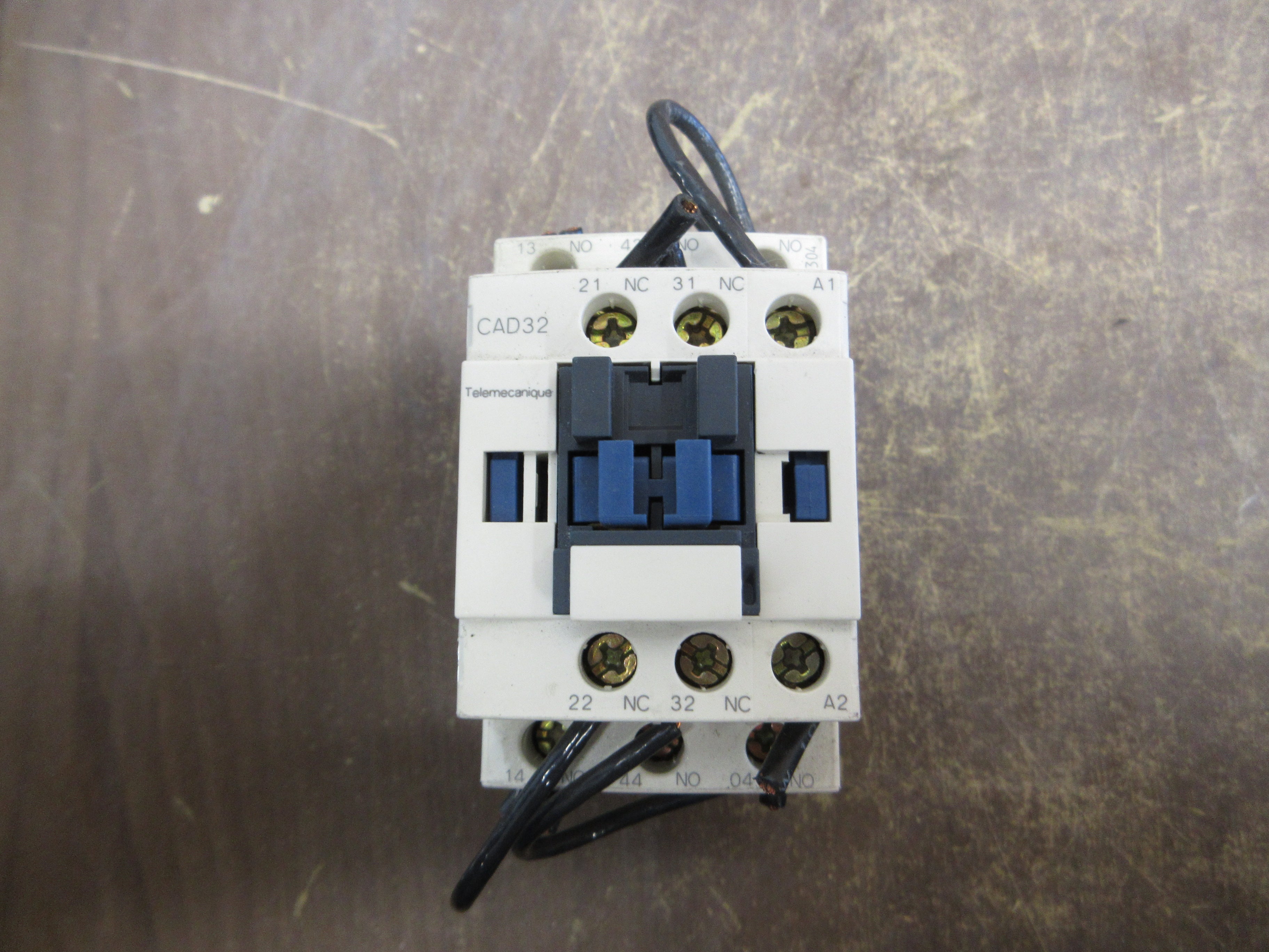 Telemecanique Contactor CAD32 208V Coil 10A 600V Used