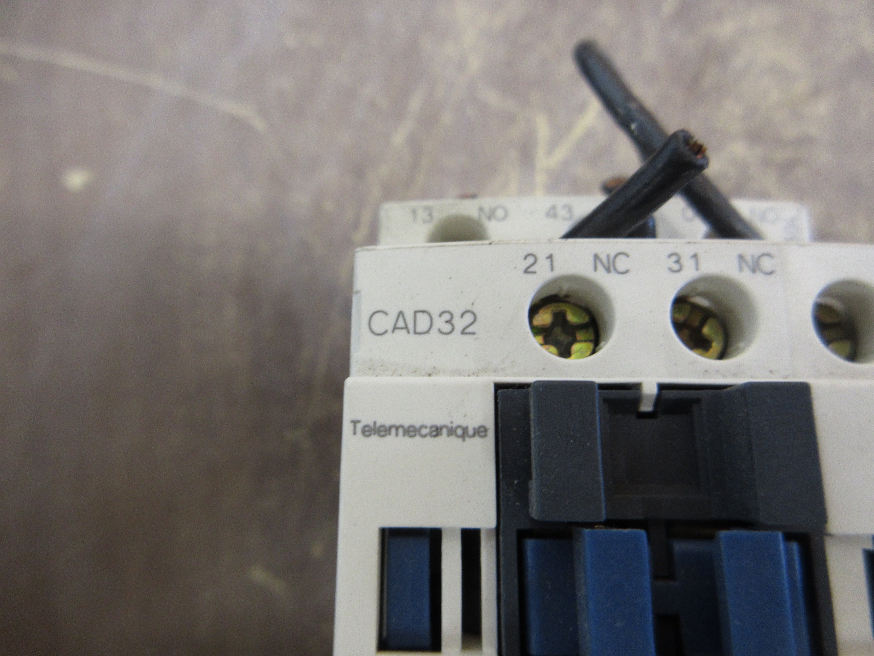 Telemecanique Contactor CAD32 208V Coil 10A 600V Used