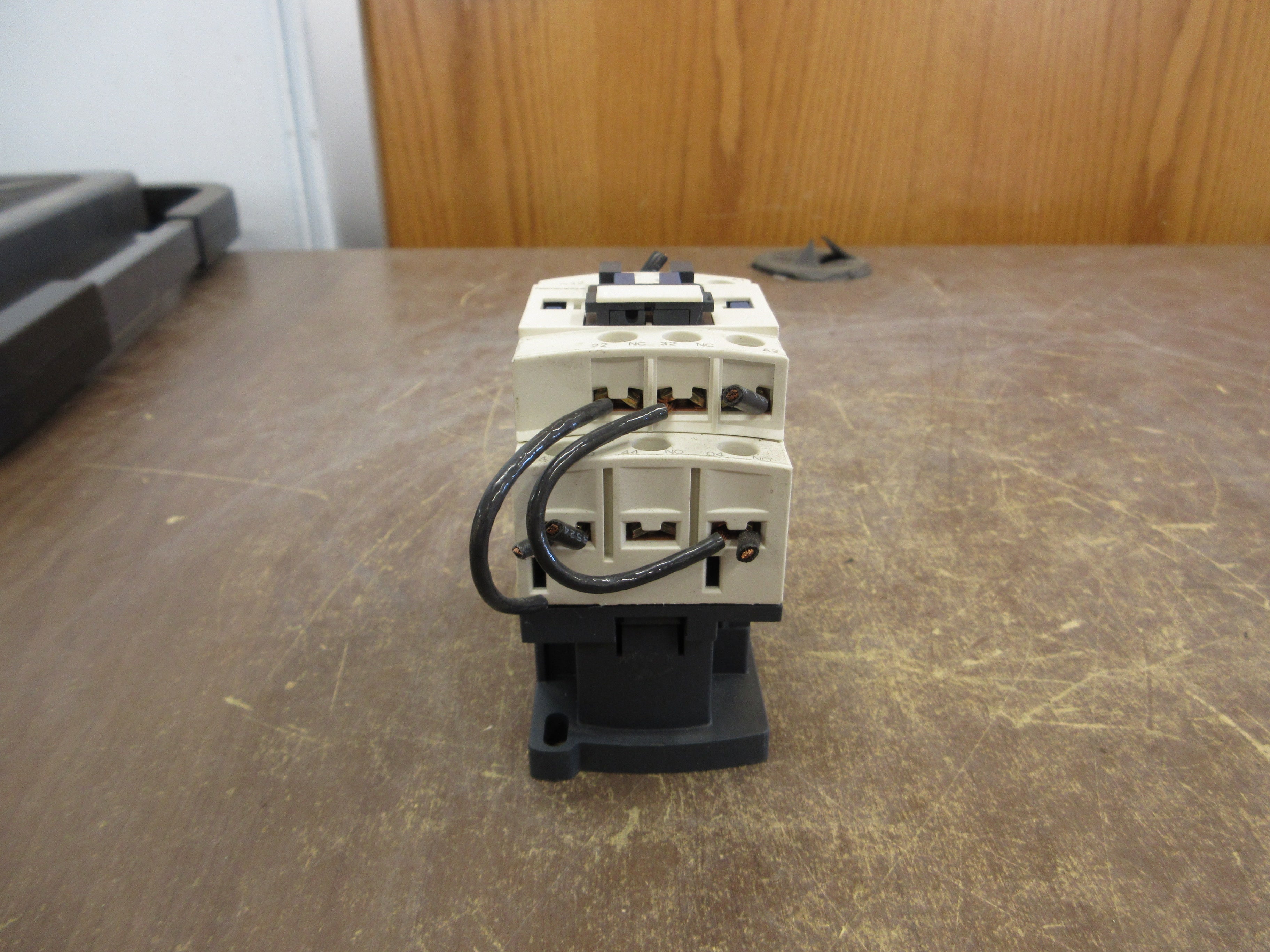Telemecanique Contactor CAD32 208V Coil 10A 600V Used