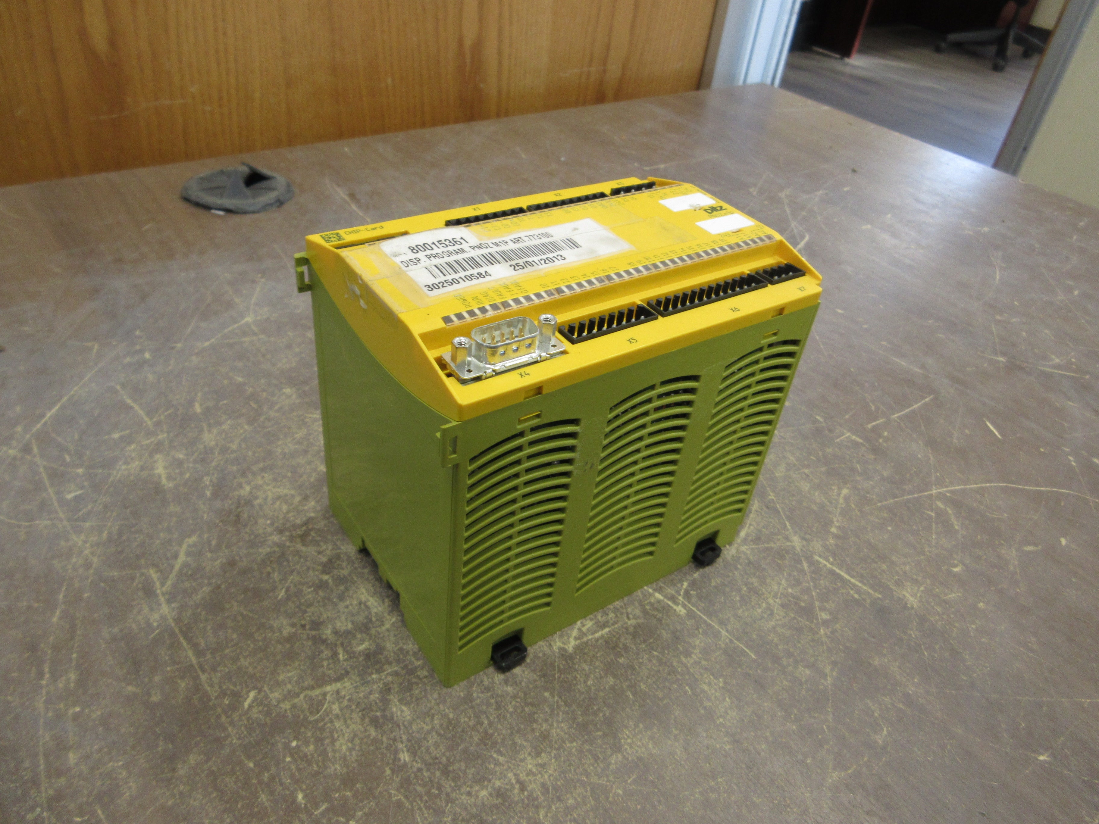 Pilz PNOZ m1p Base Unit 773100 *Chipped Base* Used