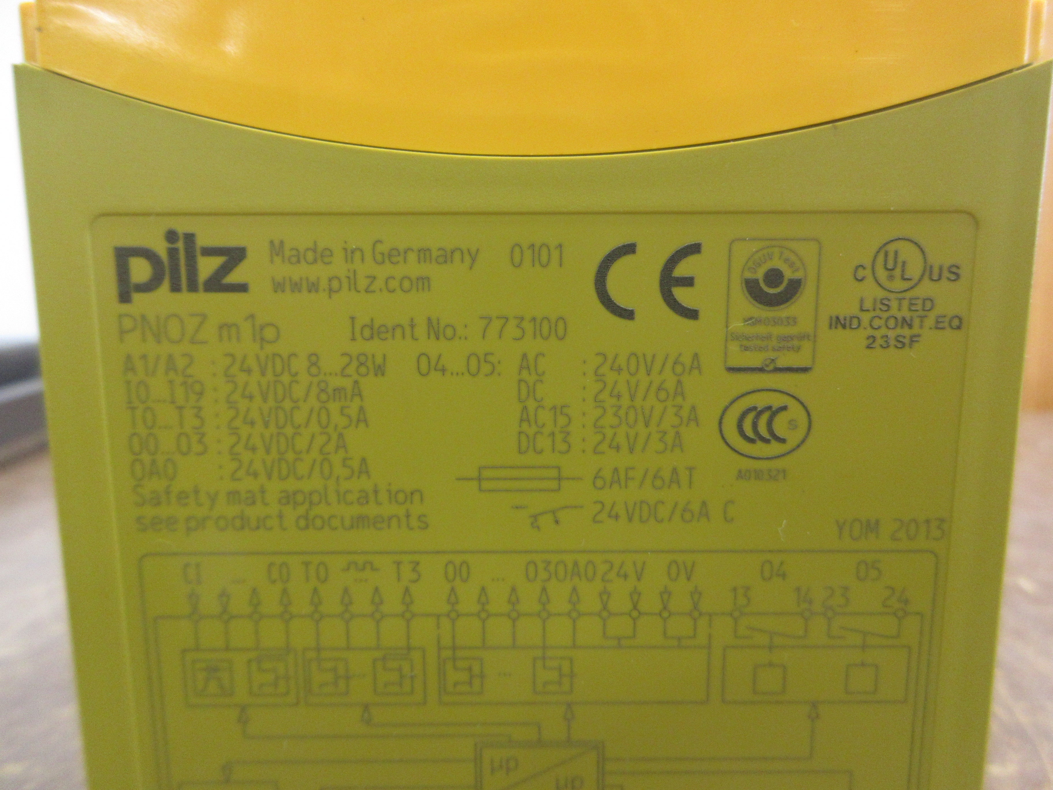Pilz PNOZ m1p Base Unit 773100 *Chipped Base* Used
