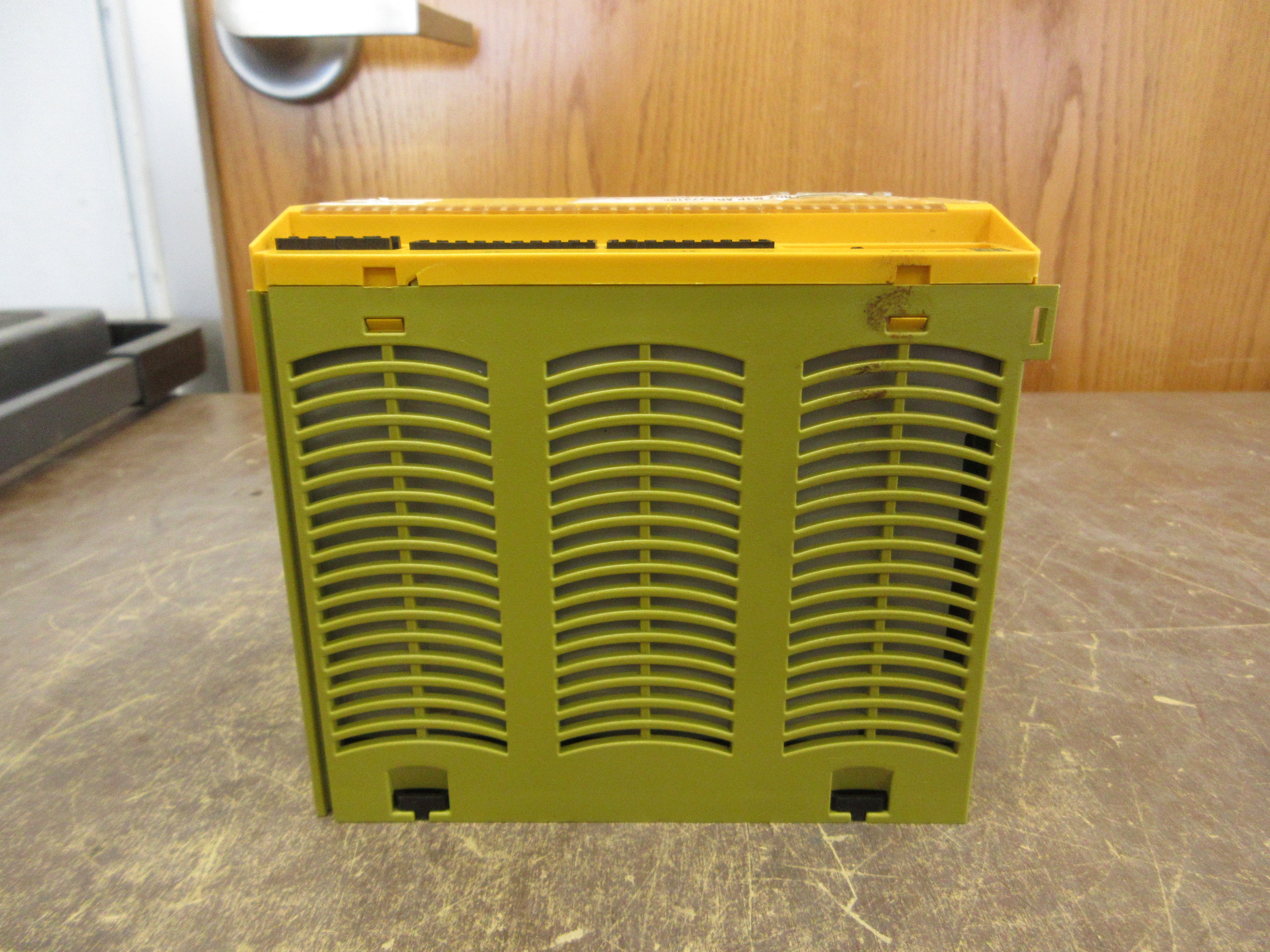 Pilz PNOZ m1p Base Unit 773100 *Chipped Base* Used