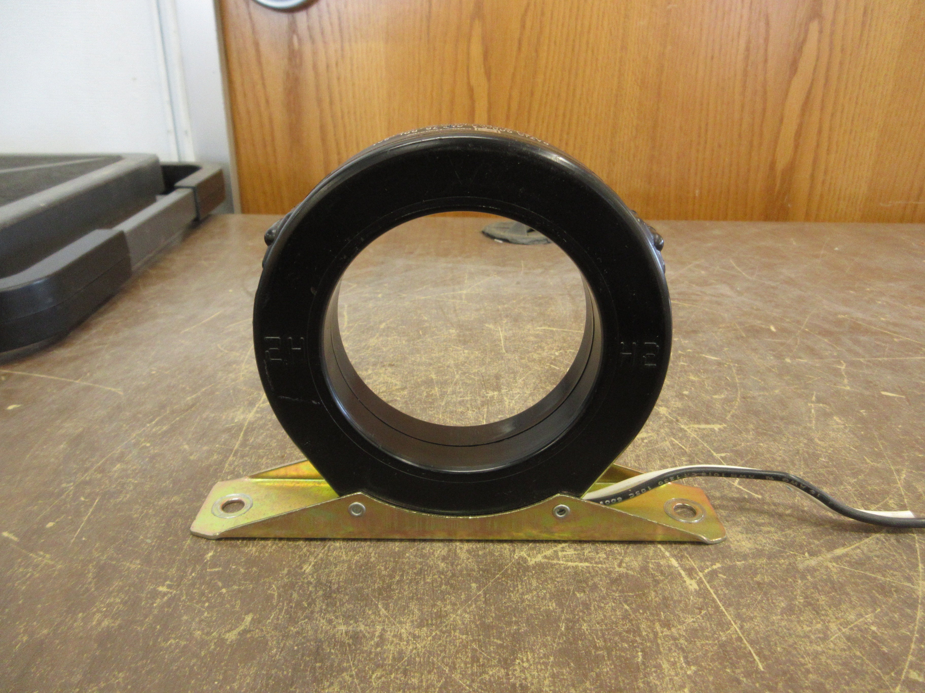 Cutler-Hammer Current Transformer 76 RBL-801 Ratio 800:5A 600V 50-400Hz 10kV BIL