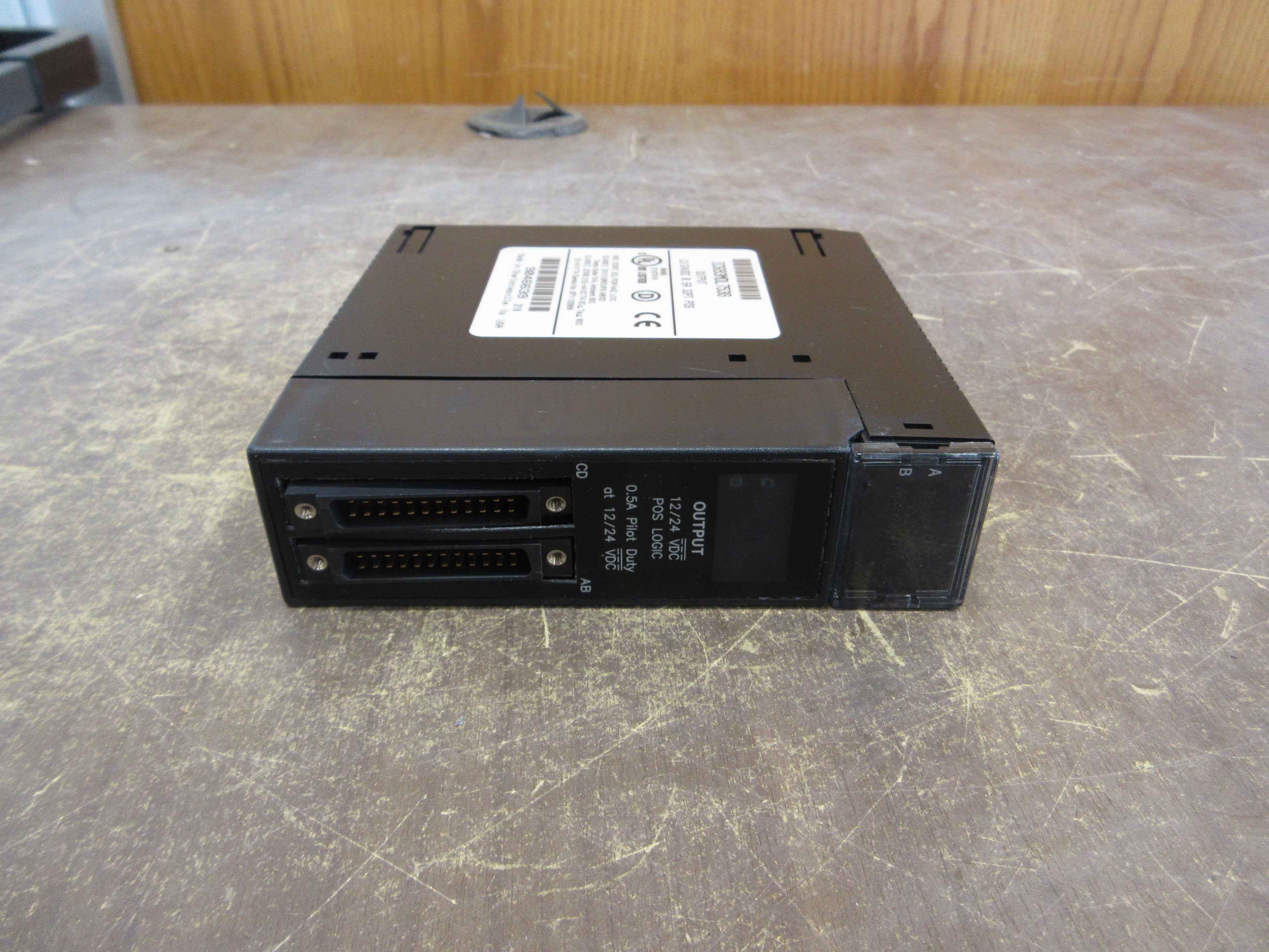 GE Fanuc Output Module IC693MDL753G 12/24VDC 0.5A 32PT *Broken Clip* Used