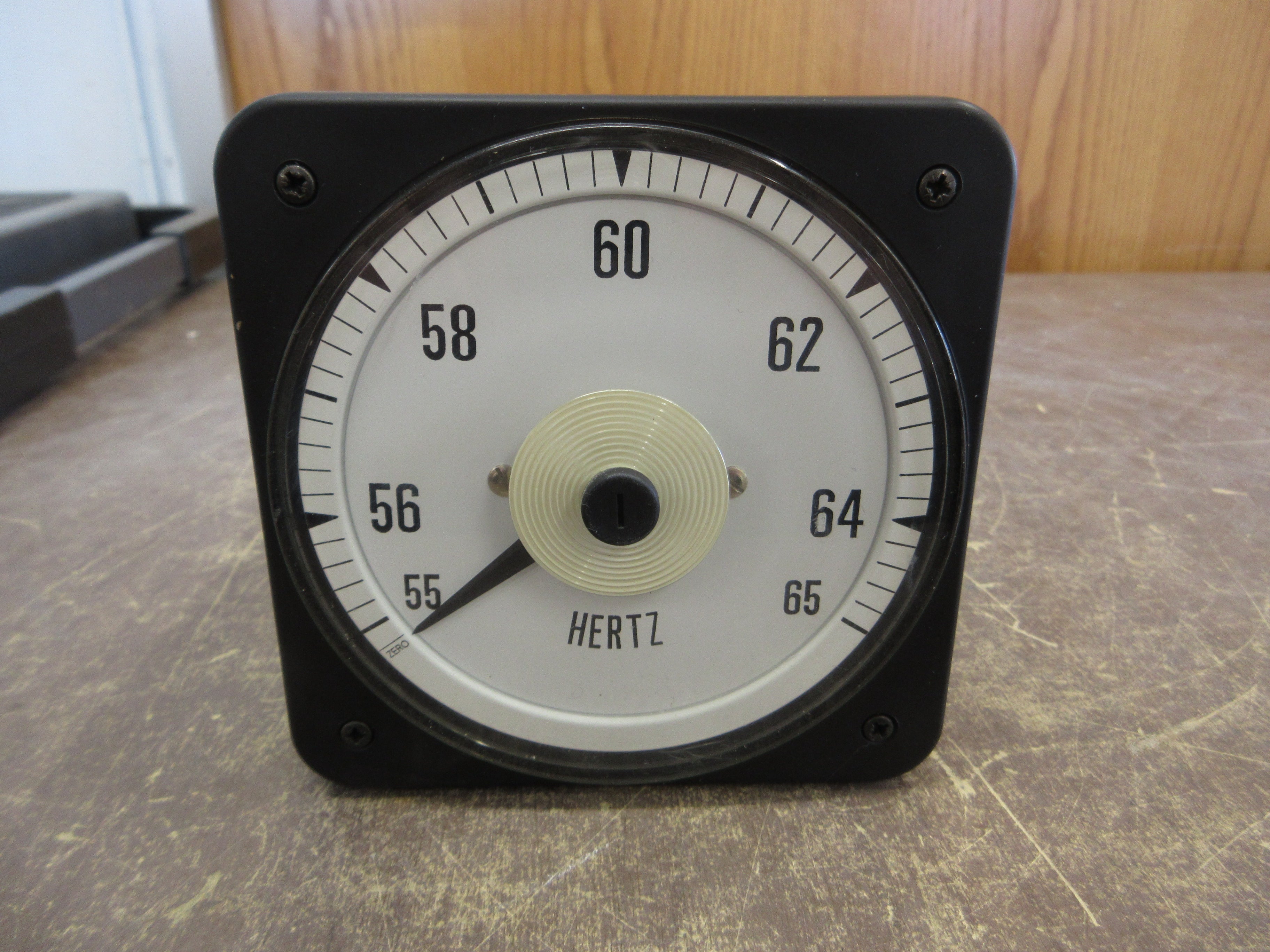 Crompton Frequency Meter 077-41LA-PNAN-AN-SN Range: 55-65Hz Used