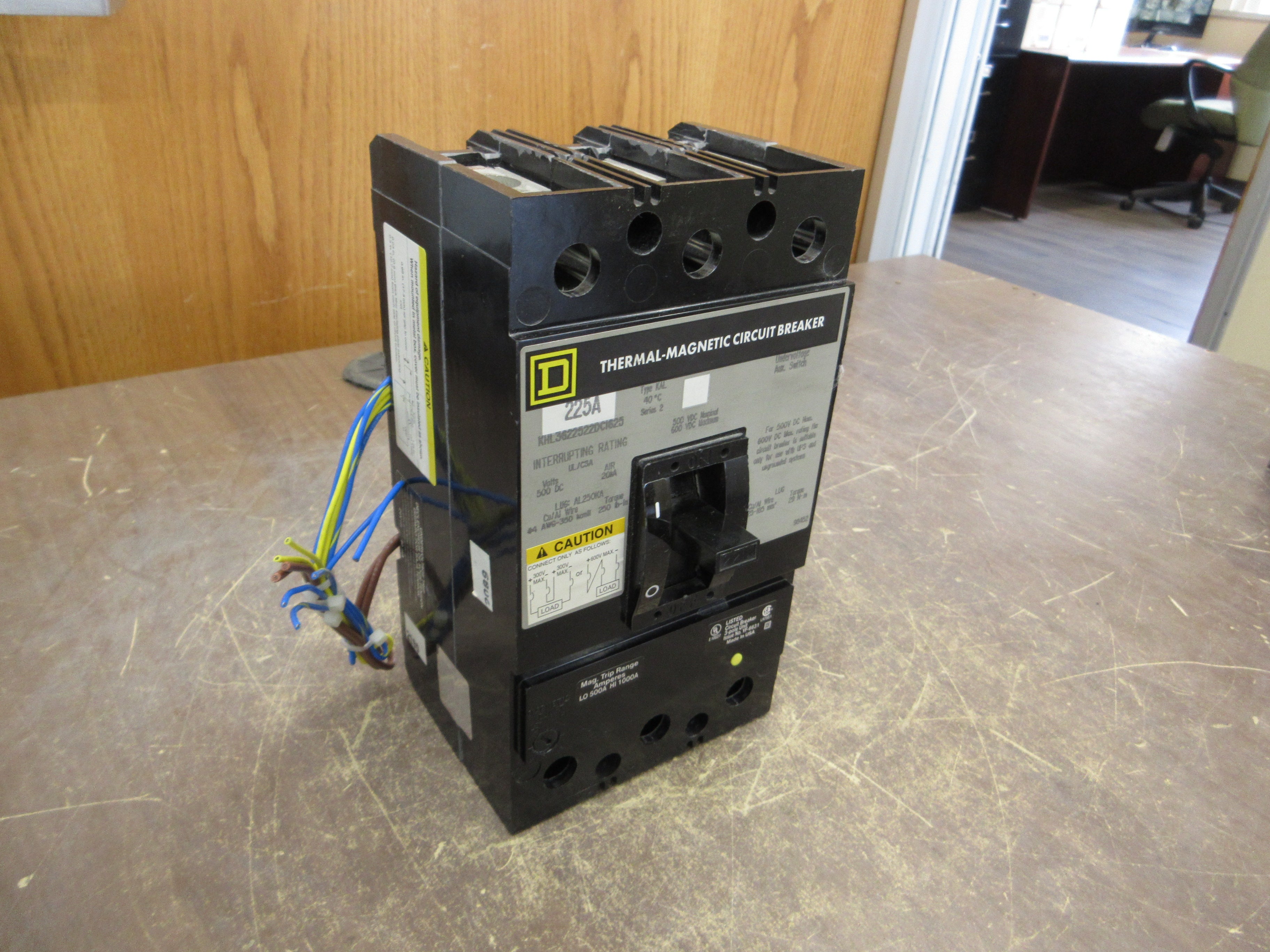 Square D DC Circuit Breaker KHL3622522DC1625 225A 500VDC Used