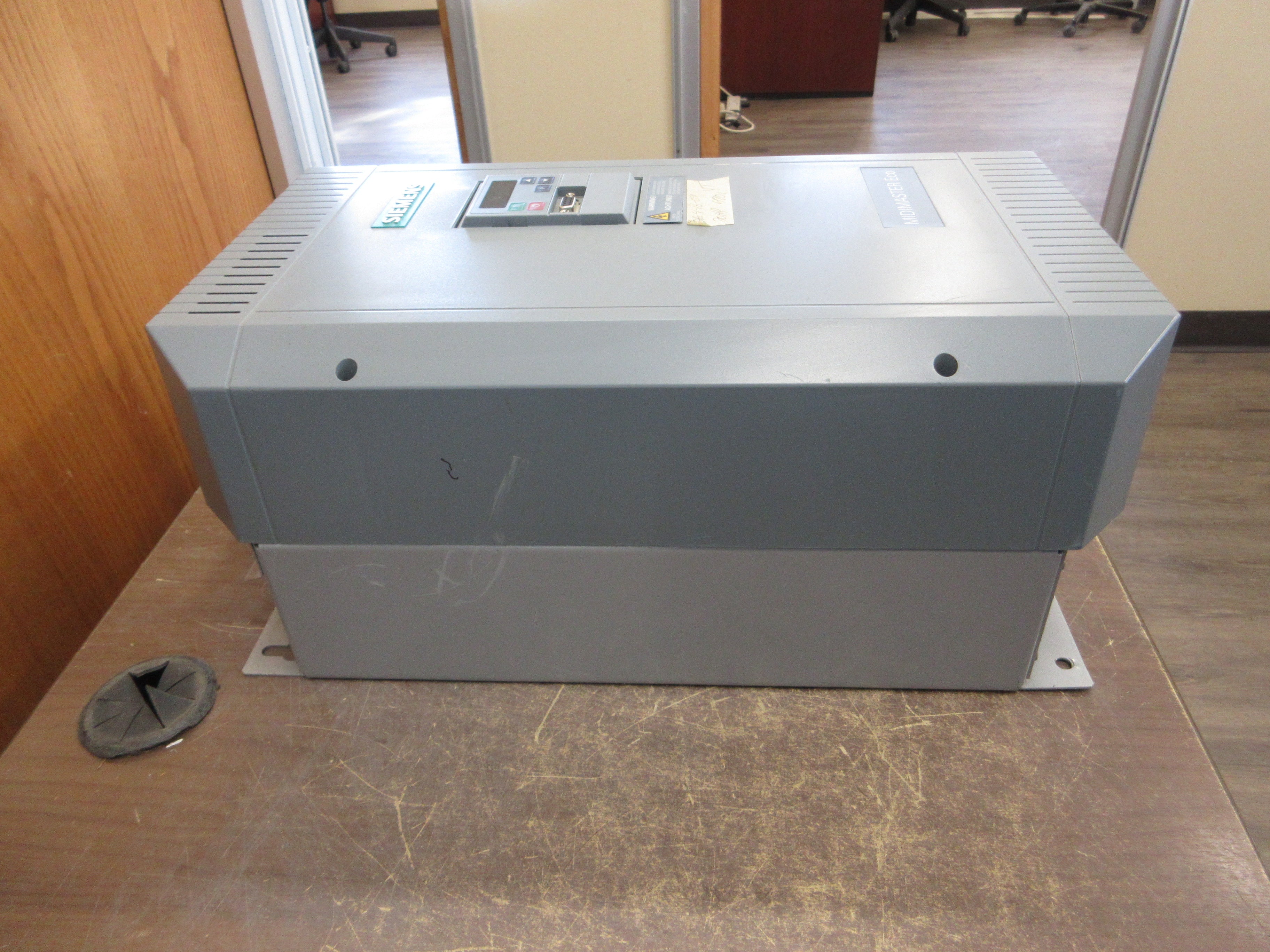 Siemens Midimaster Eco AC Drive 6SE9523-0DG40 20HP w/ Keypad Used