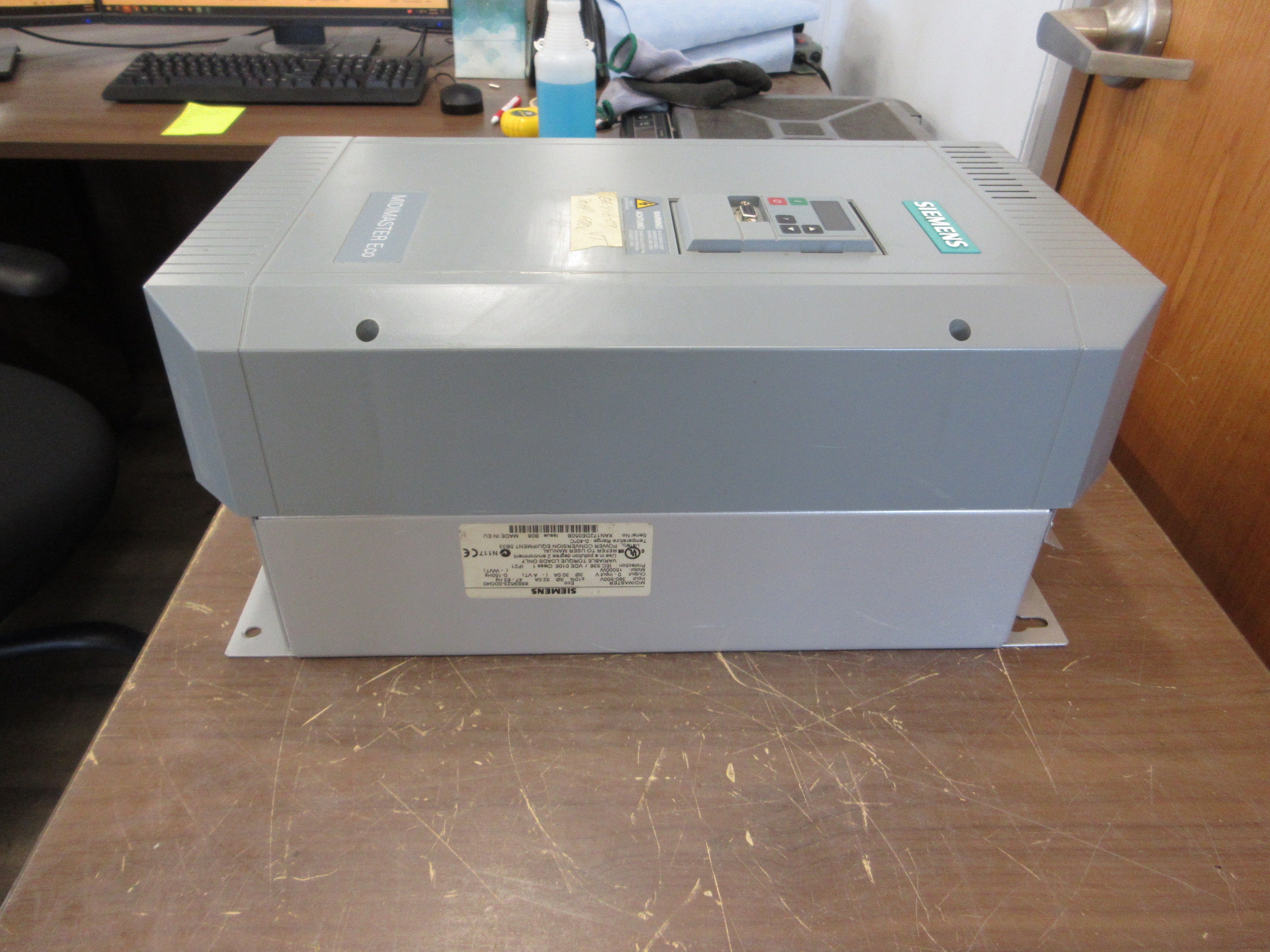 Siemens Midimaster Eco AC Drive 6SE9523-0DG40 20HP w/ Keypad Used