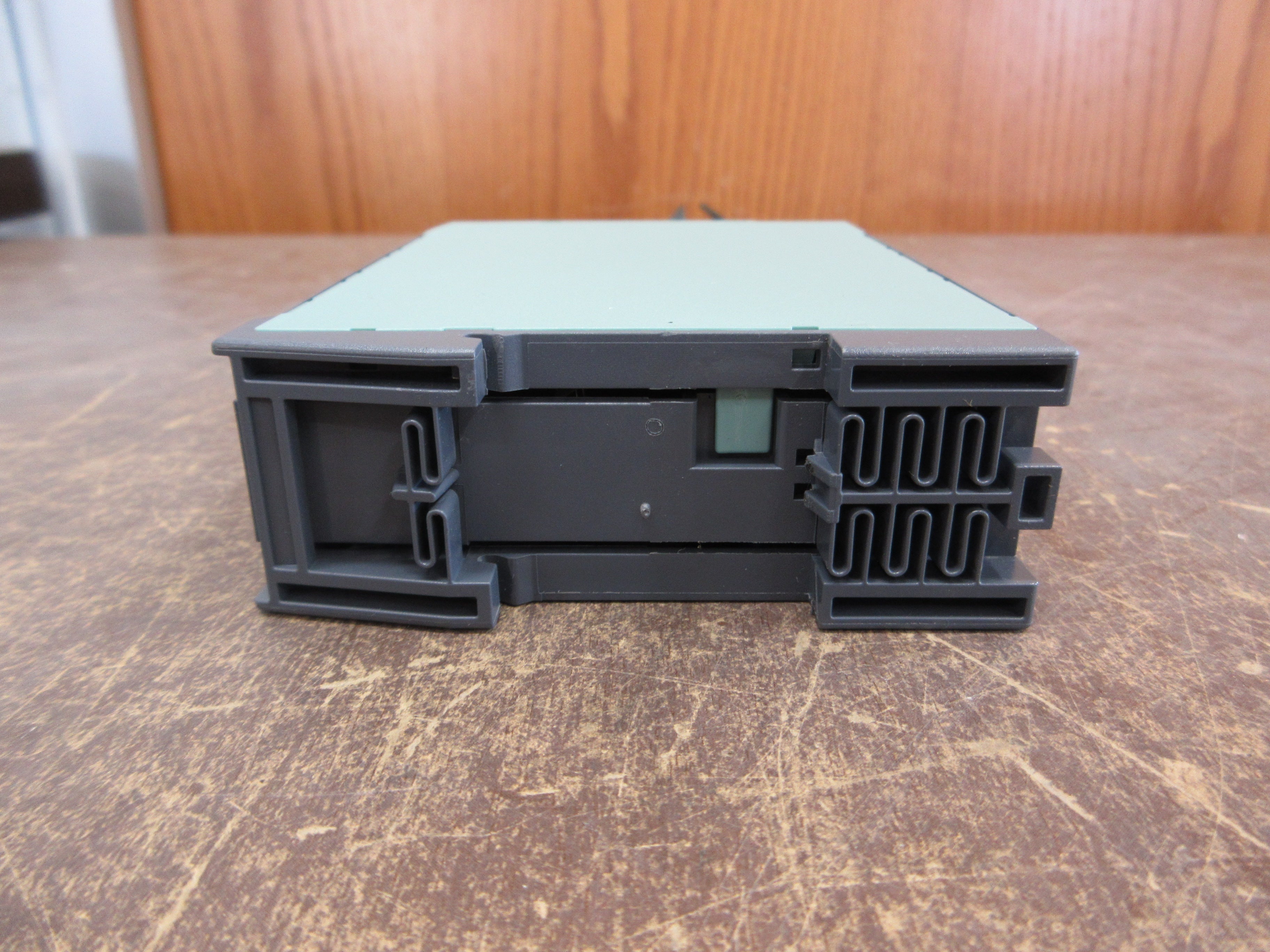 Siemens SITOP PSU100C Power Supply 6EP1331-5BA10 Output: 24VDC 1.3A Used