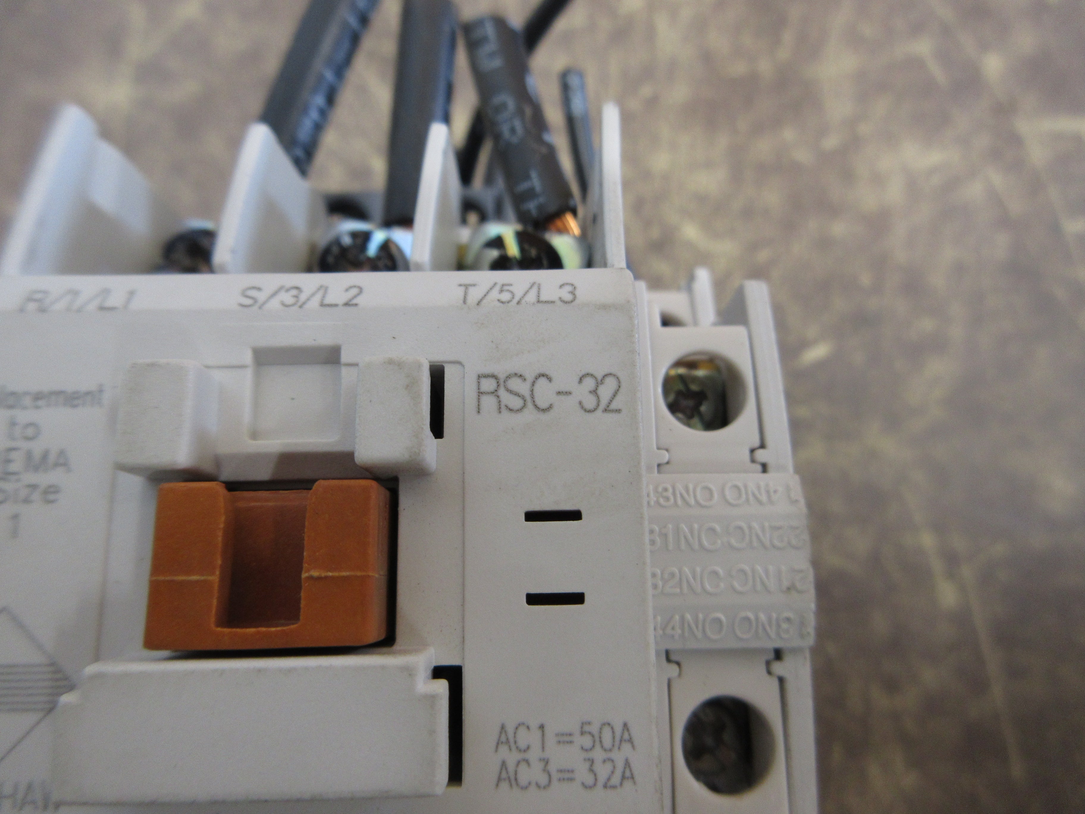 Benshaw Contactor RSC-32 120V Coil 32A (2) Aux Contacts Used