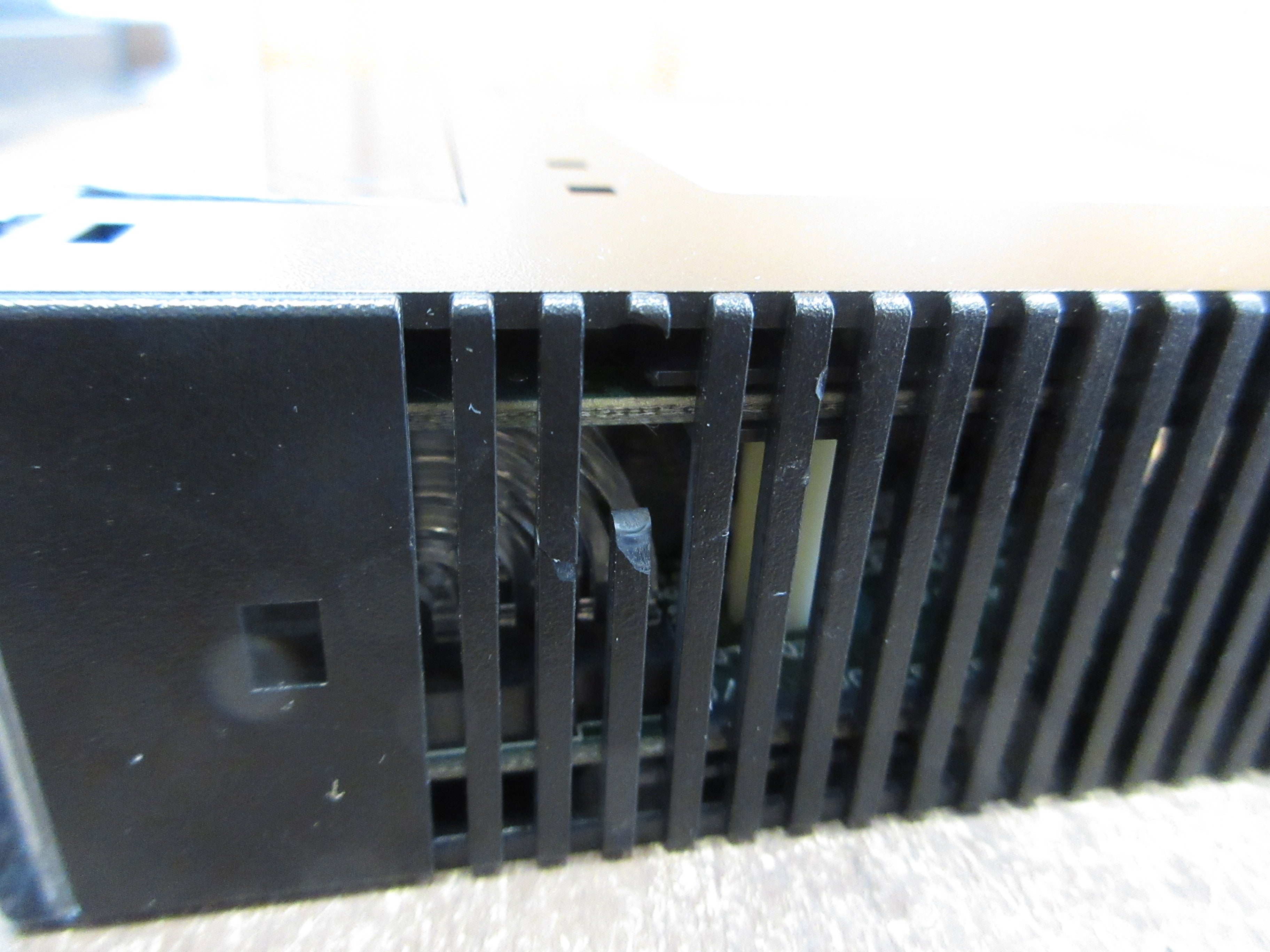 GE Fanuc Input Module IC693MDL655G 24VDC 32PT *Chipped Case* Used