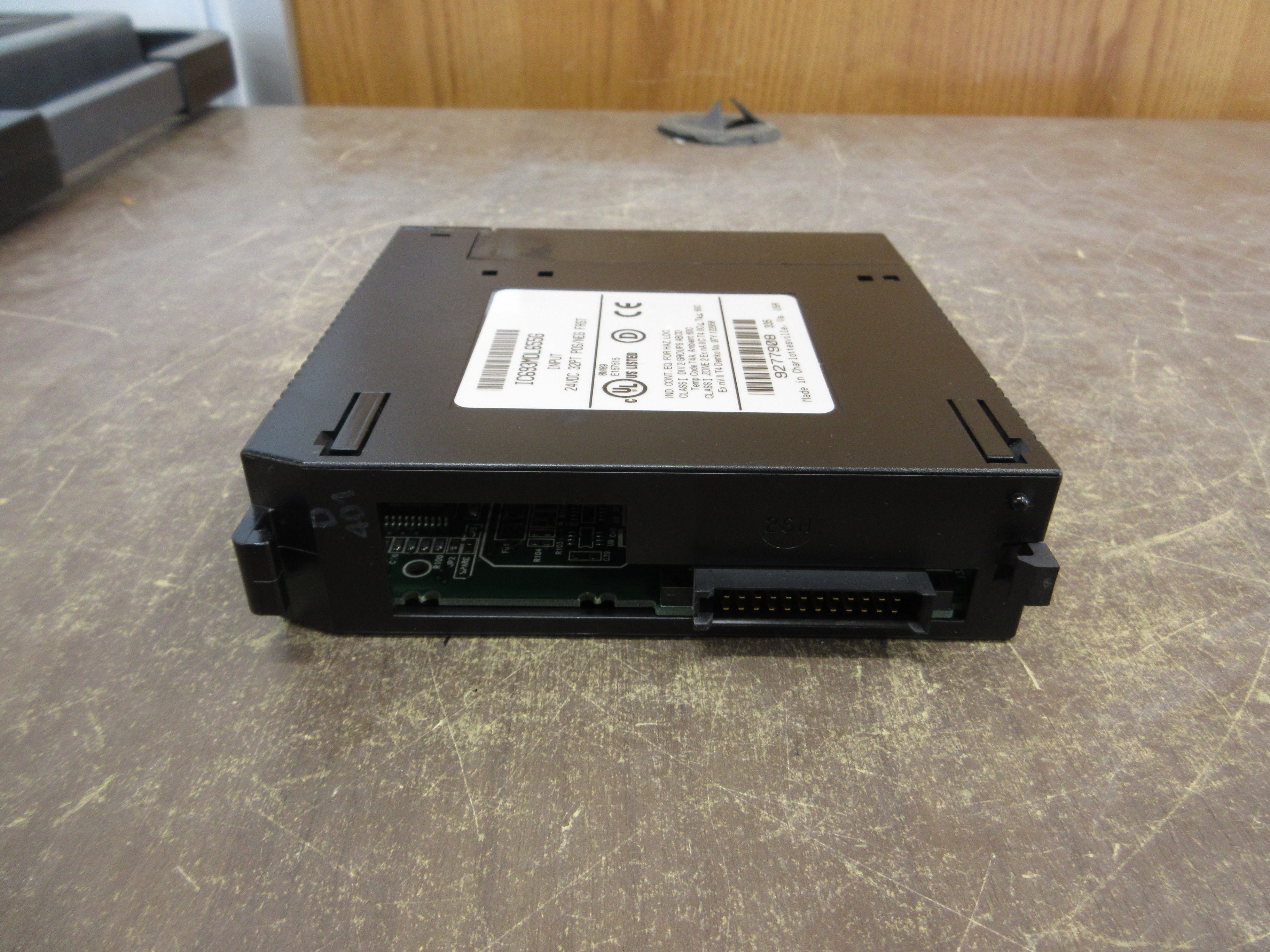 GE Fanuc Input Module IC693MDL655G 24VDC 32PT *Chipped Case* Used