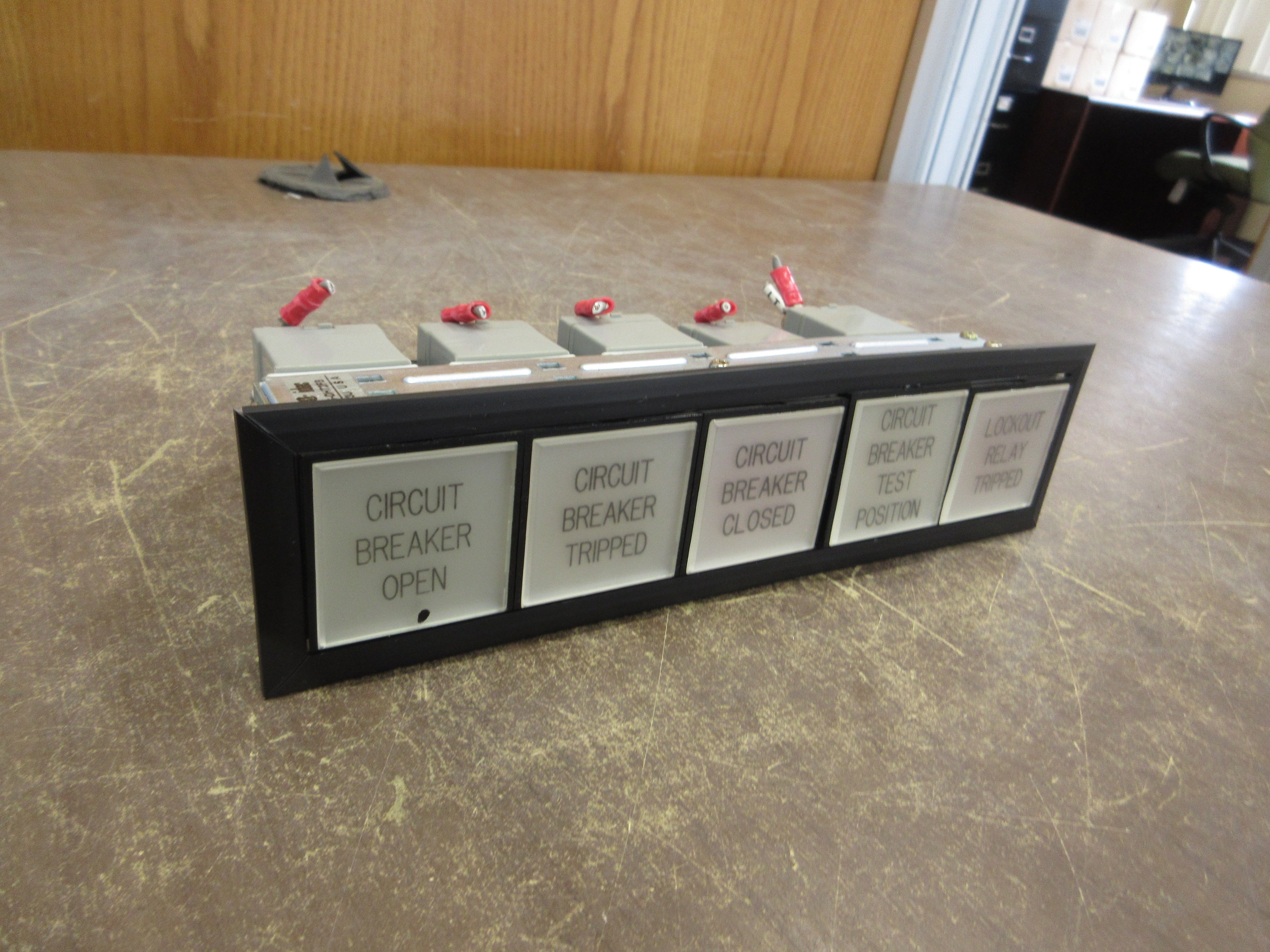 Idec Annunciator SLC40N-0105-DHT2FB Size: 1x5 Used