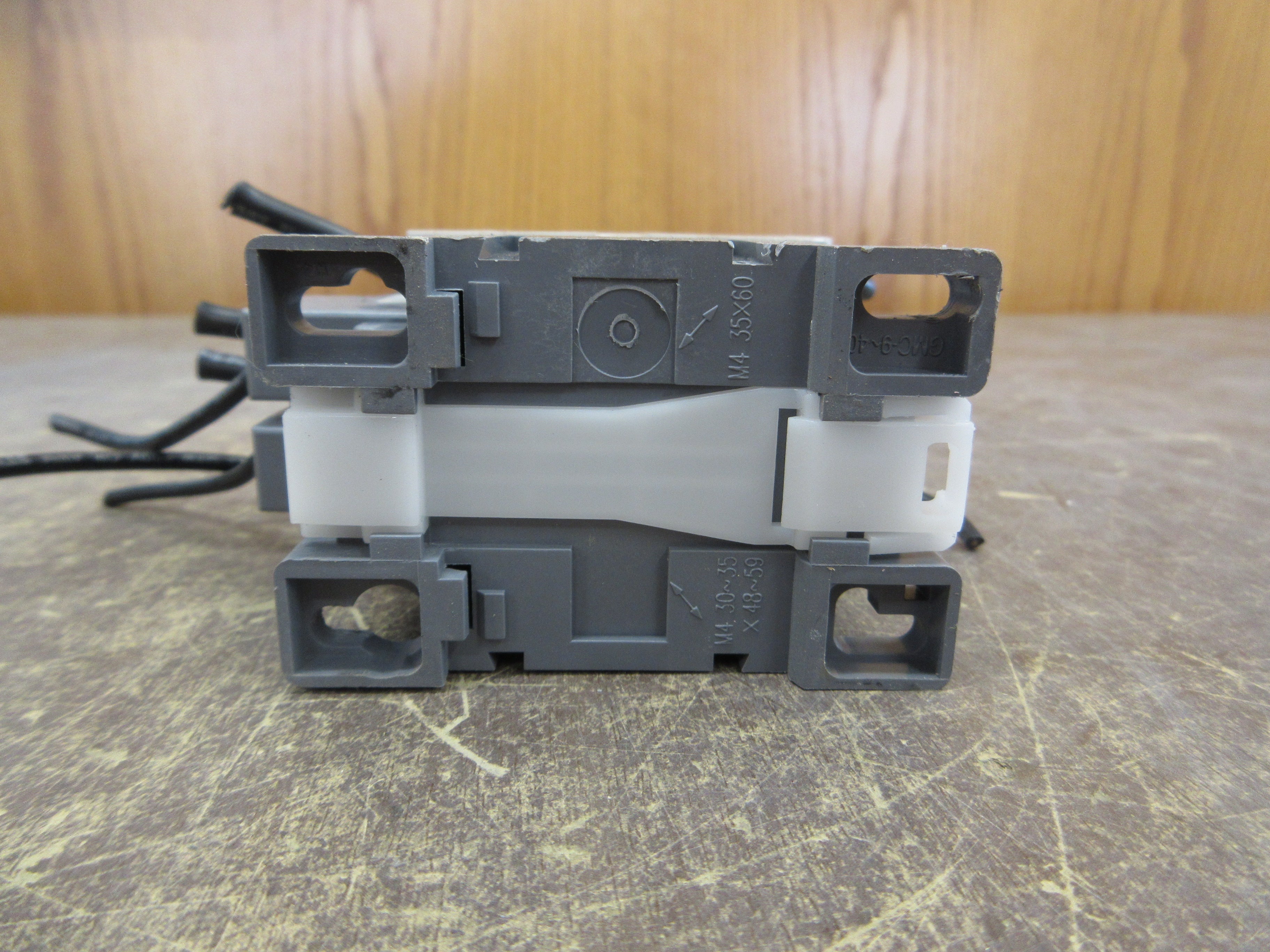 Benshaw Contactor RSC-12 120V Coil 12A *Cracked* *Missing (1) Terminal Cover*