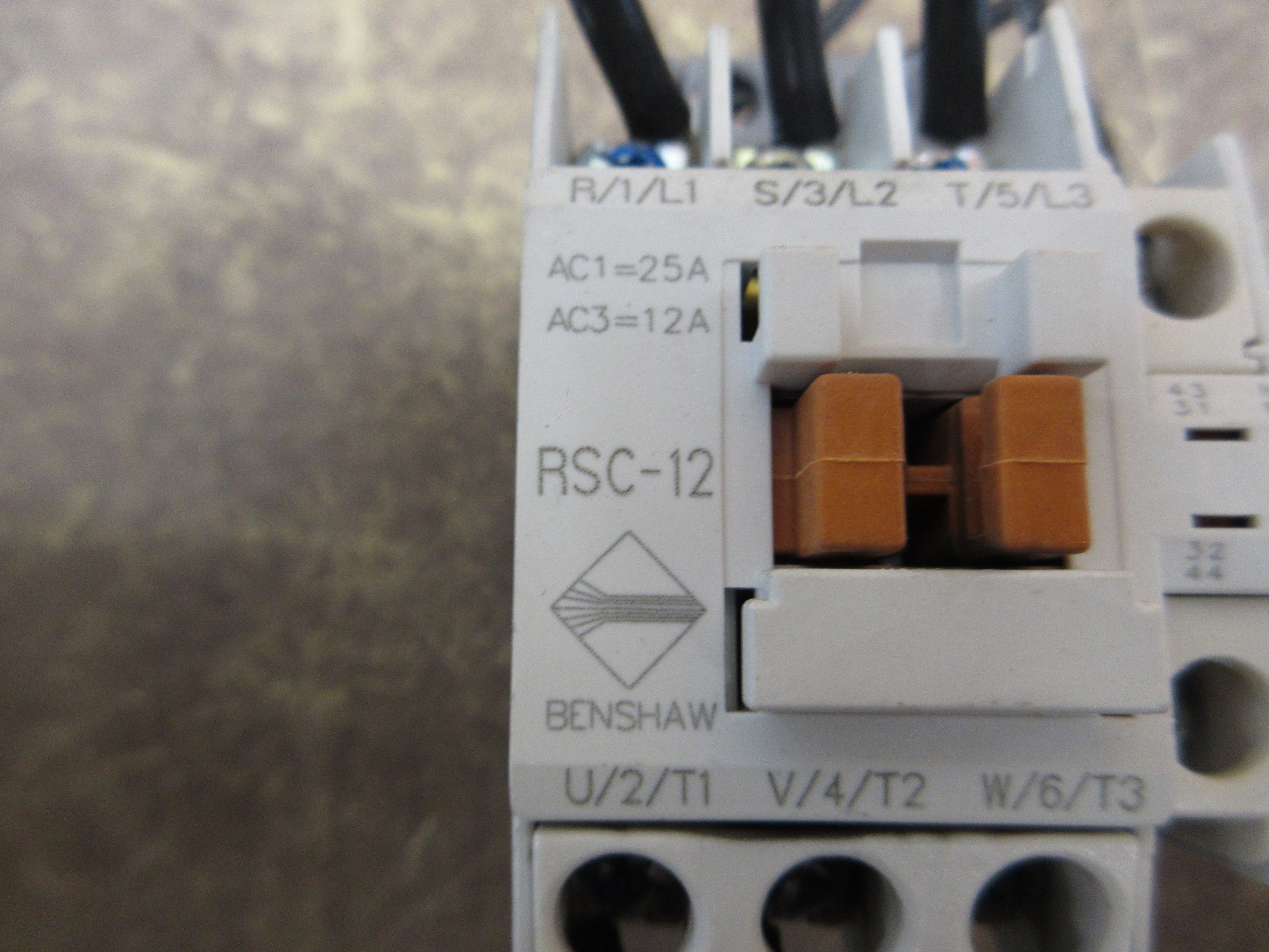 Benshaw Contactor RSC-12 120V Coil 12A *Cracked* *Missing (1) Terminal Cover*