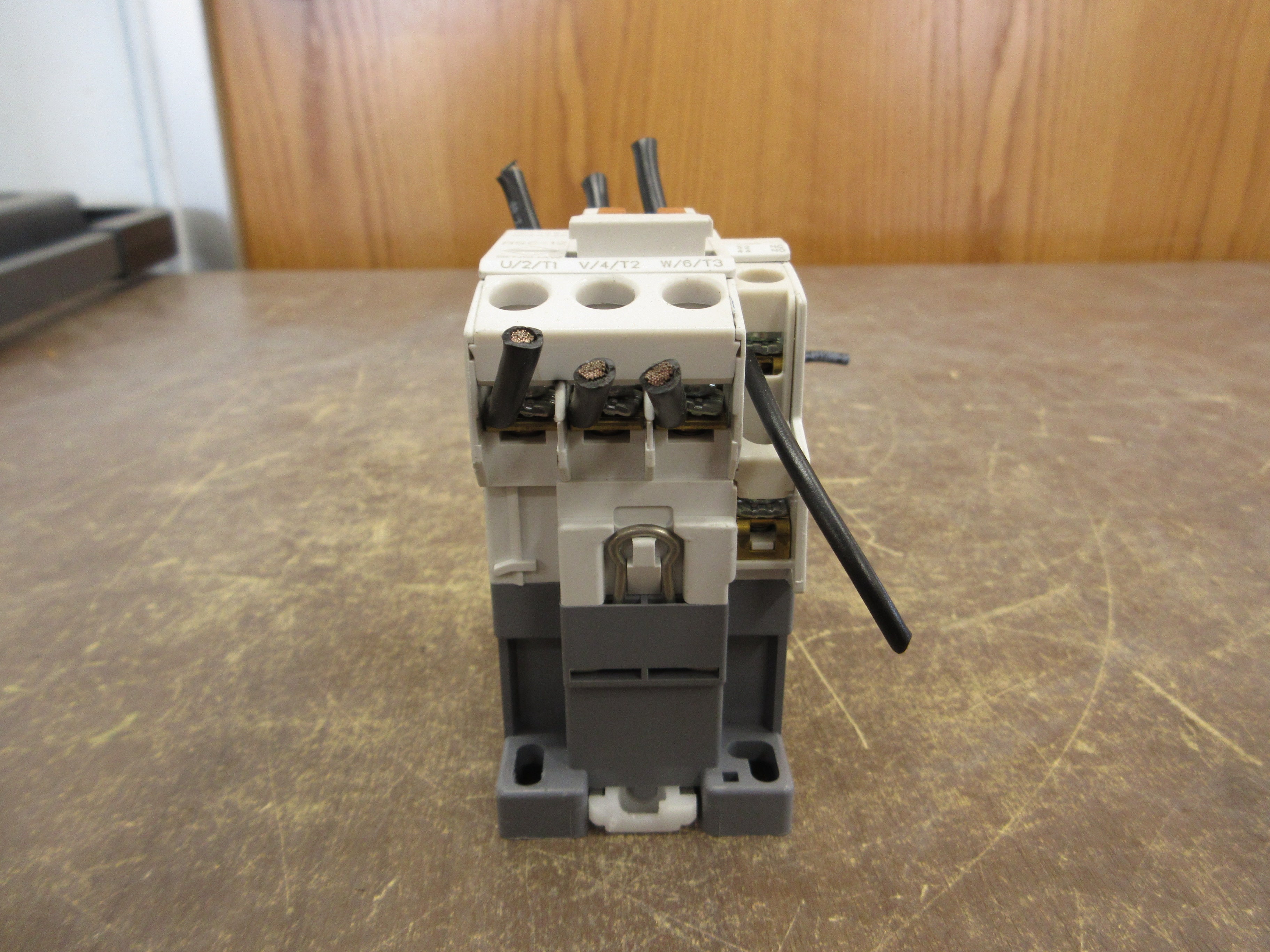 Benshaw Contactor RSC-12 120V Coil 12A *Cracked* *Missing (1) Terminal Cover*