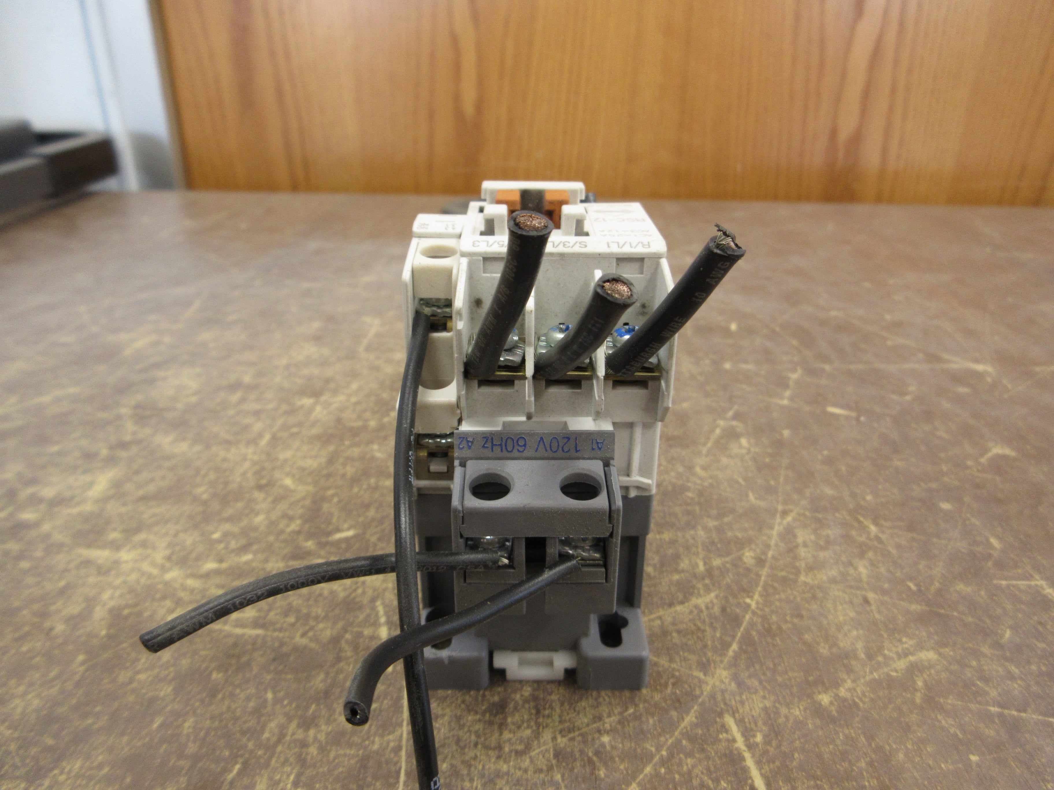 Benshaw Contactor RSC-12 120V Coil 12A *Cracked* *Missing (1) Terminal Cover*