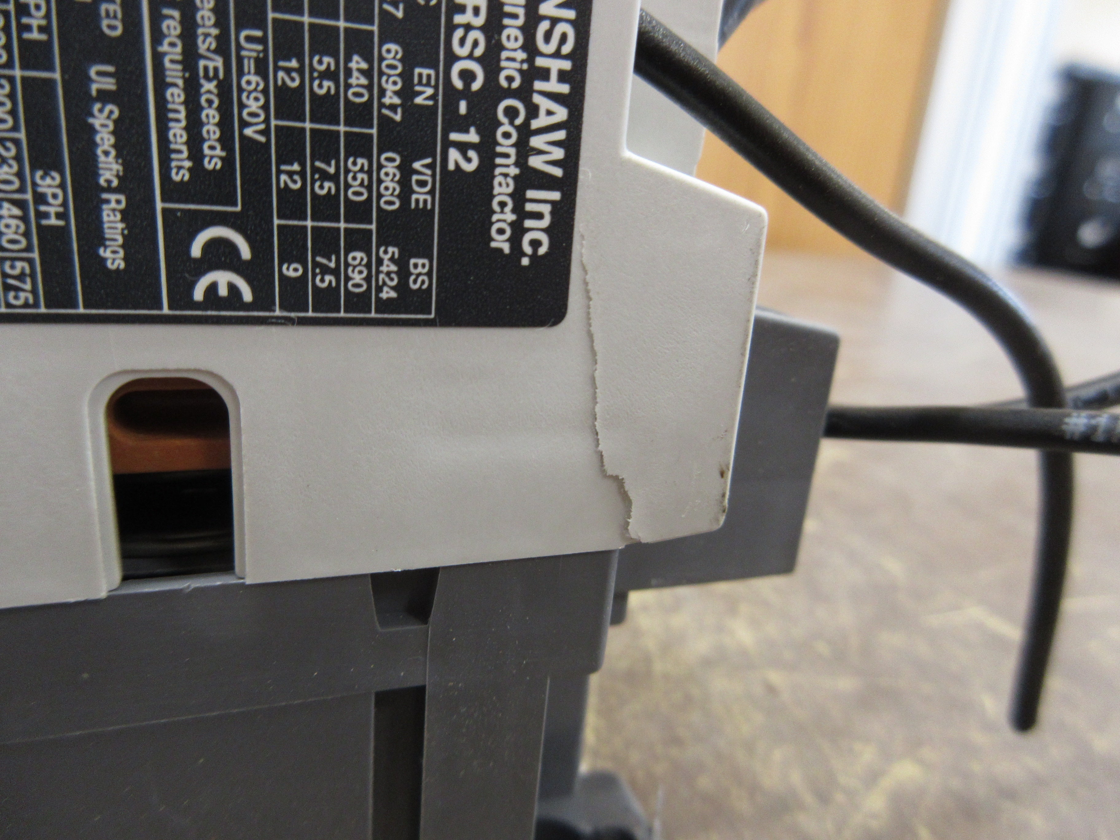 Benshaw Contactor RSC-12 120V Coil 12A *Cracked* *Missing (1) Terminal Cover*