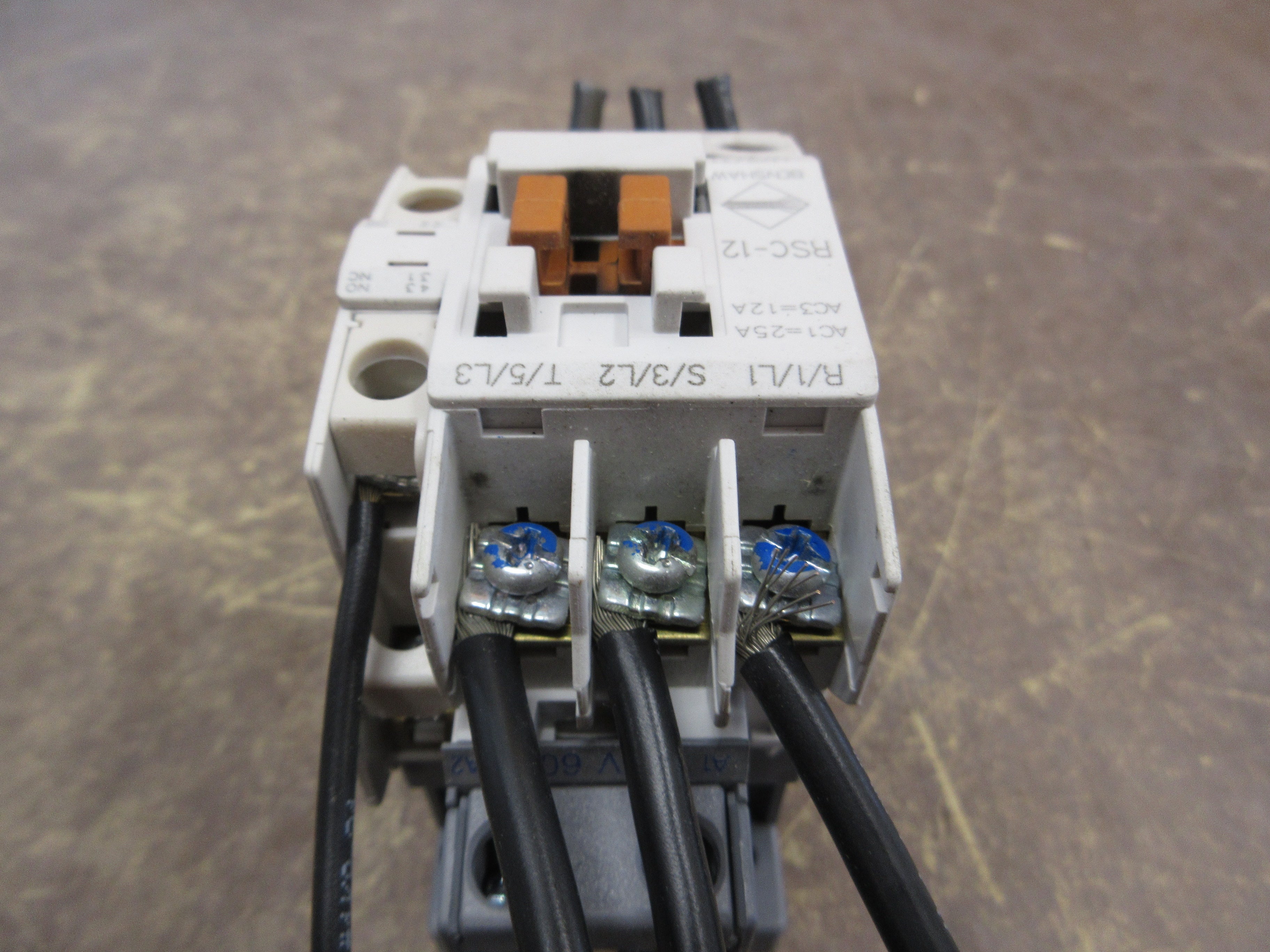 Benshaw Contactor RSC-12 120V Coil 12A *Cracked* *Missing (1) Terminal Cover*