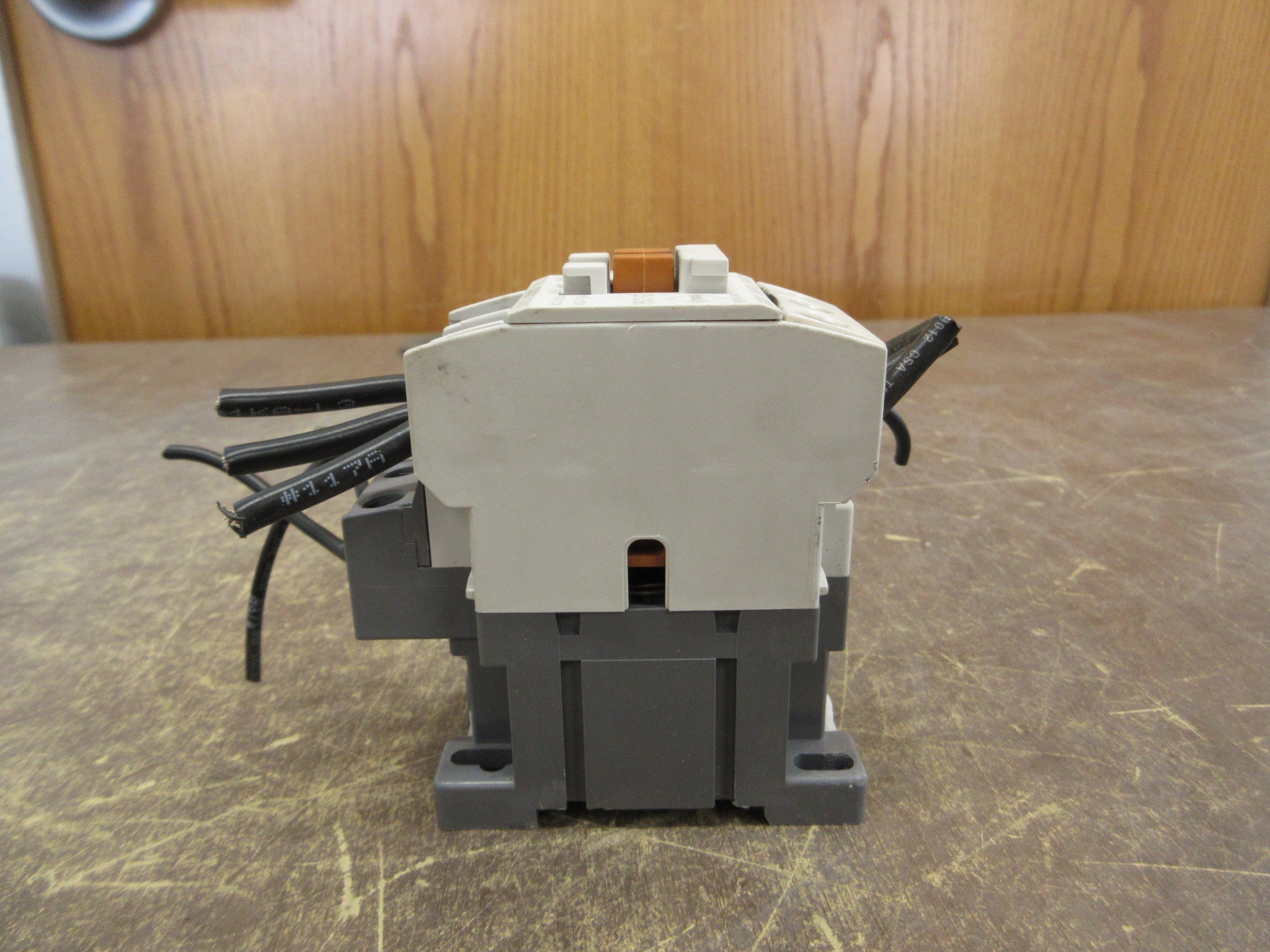Benshaw Contactor RSC-12 120V Coil 12A *Cracked* *Missing (1) Terminal Cover*