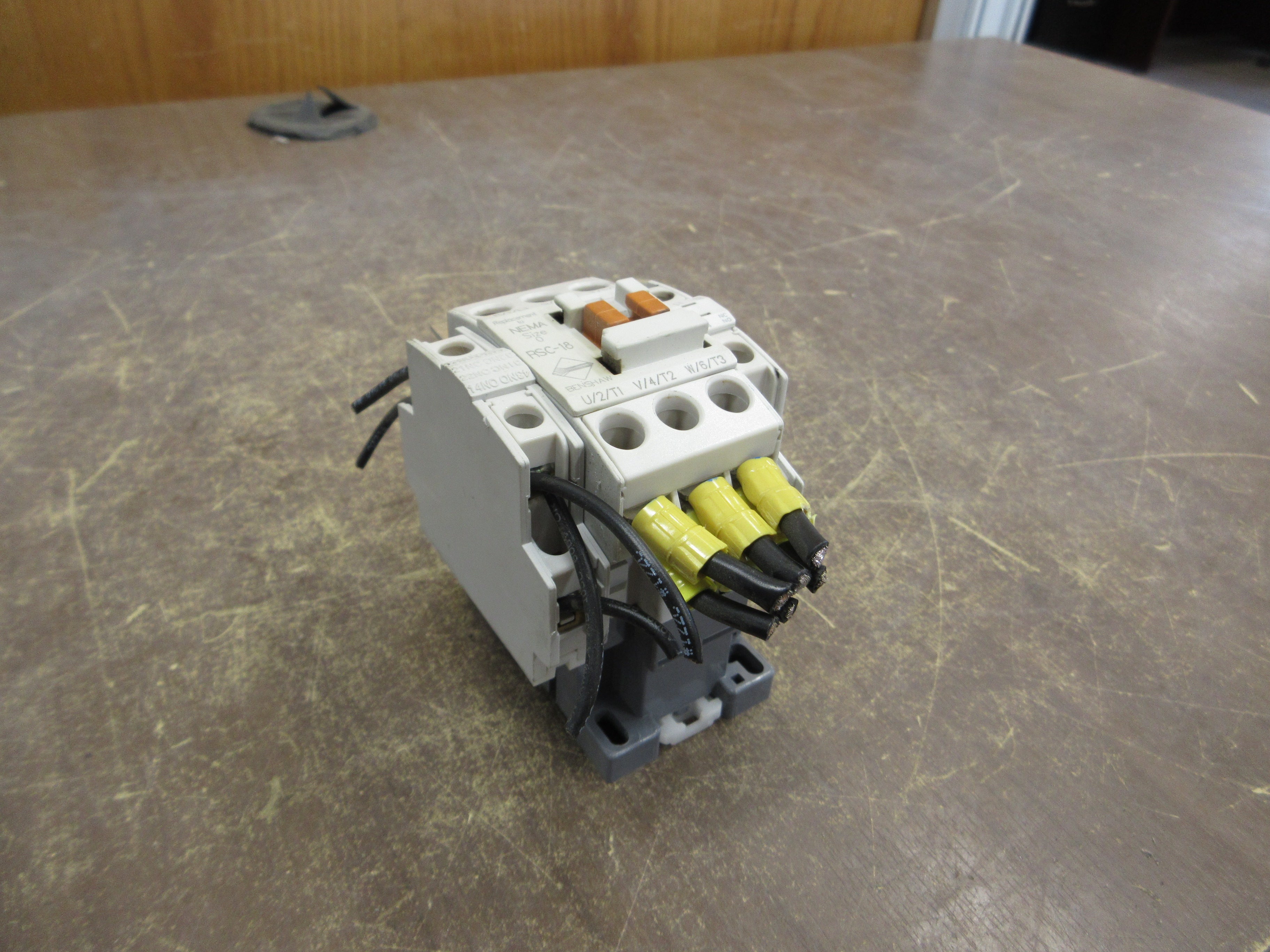 Benshaw Contactor RSC-18 120V Coil 18A (1) Aux Contact Used