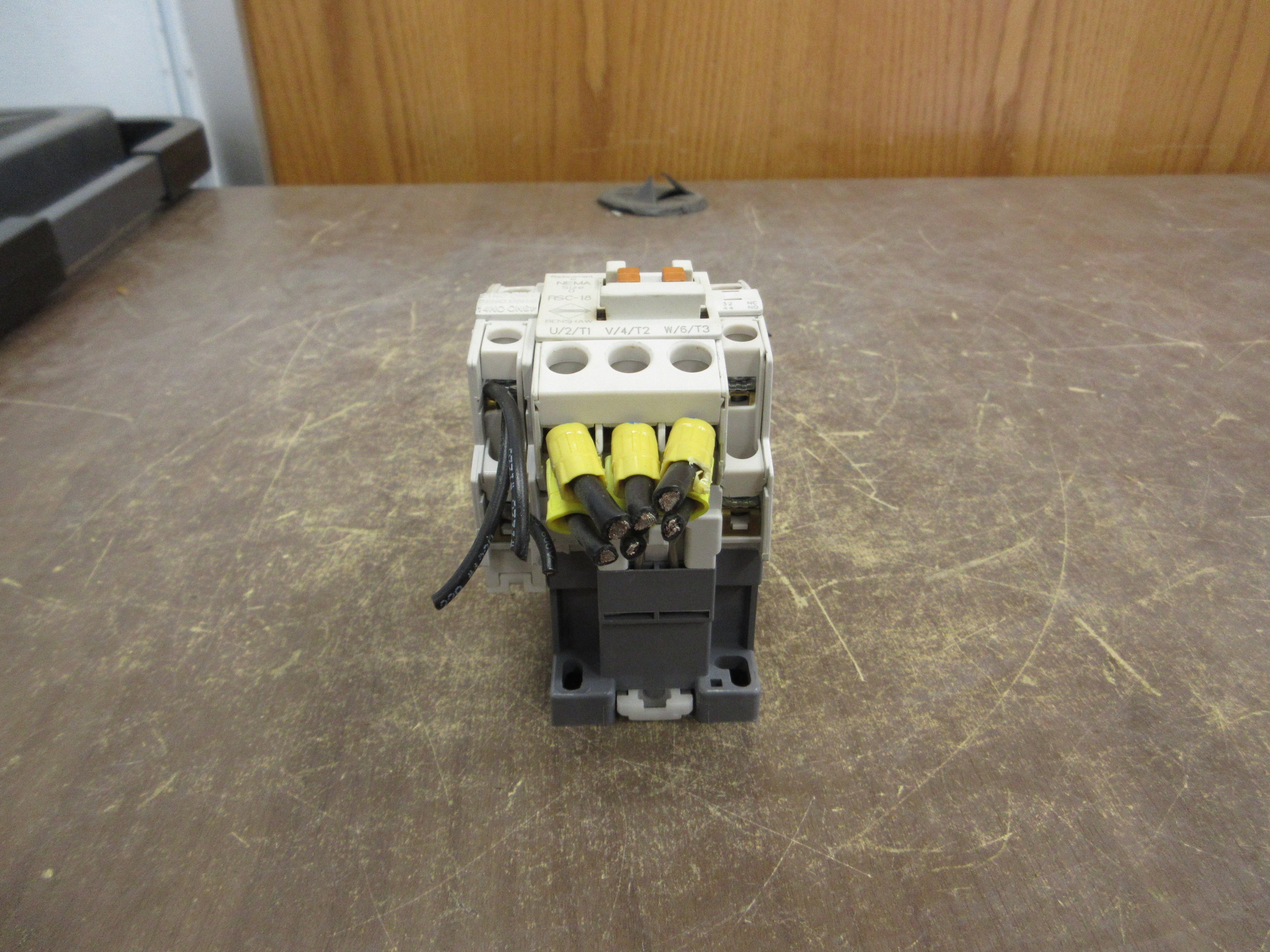 Benshaw Contactor RSC-18 120V Coil 18A (1) Aux Contact Used