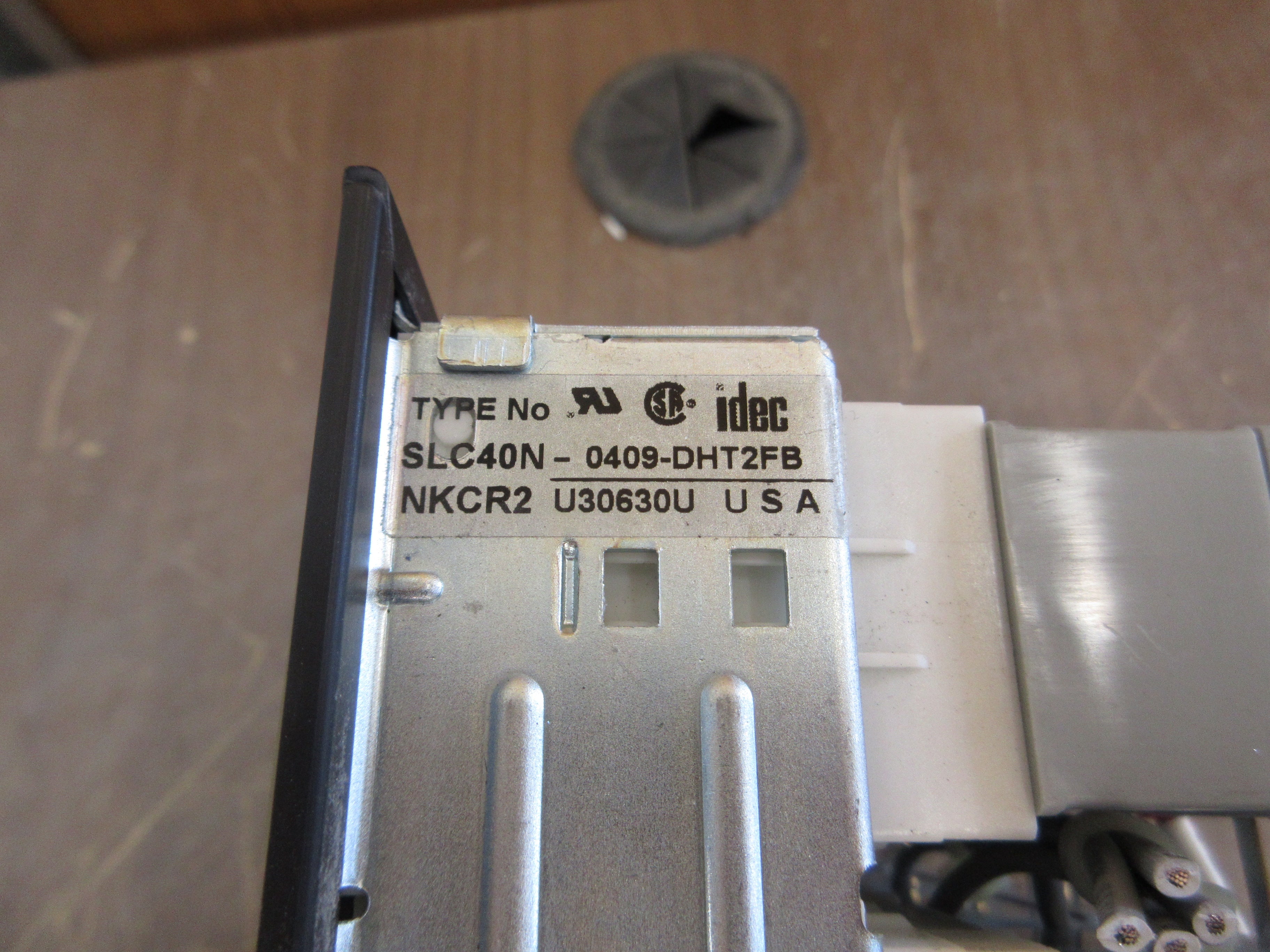 Idec Annunciator SLC40N-0409-DHT2FB Size: 4x9 *Missing (1) Panel* Used