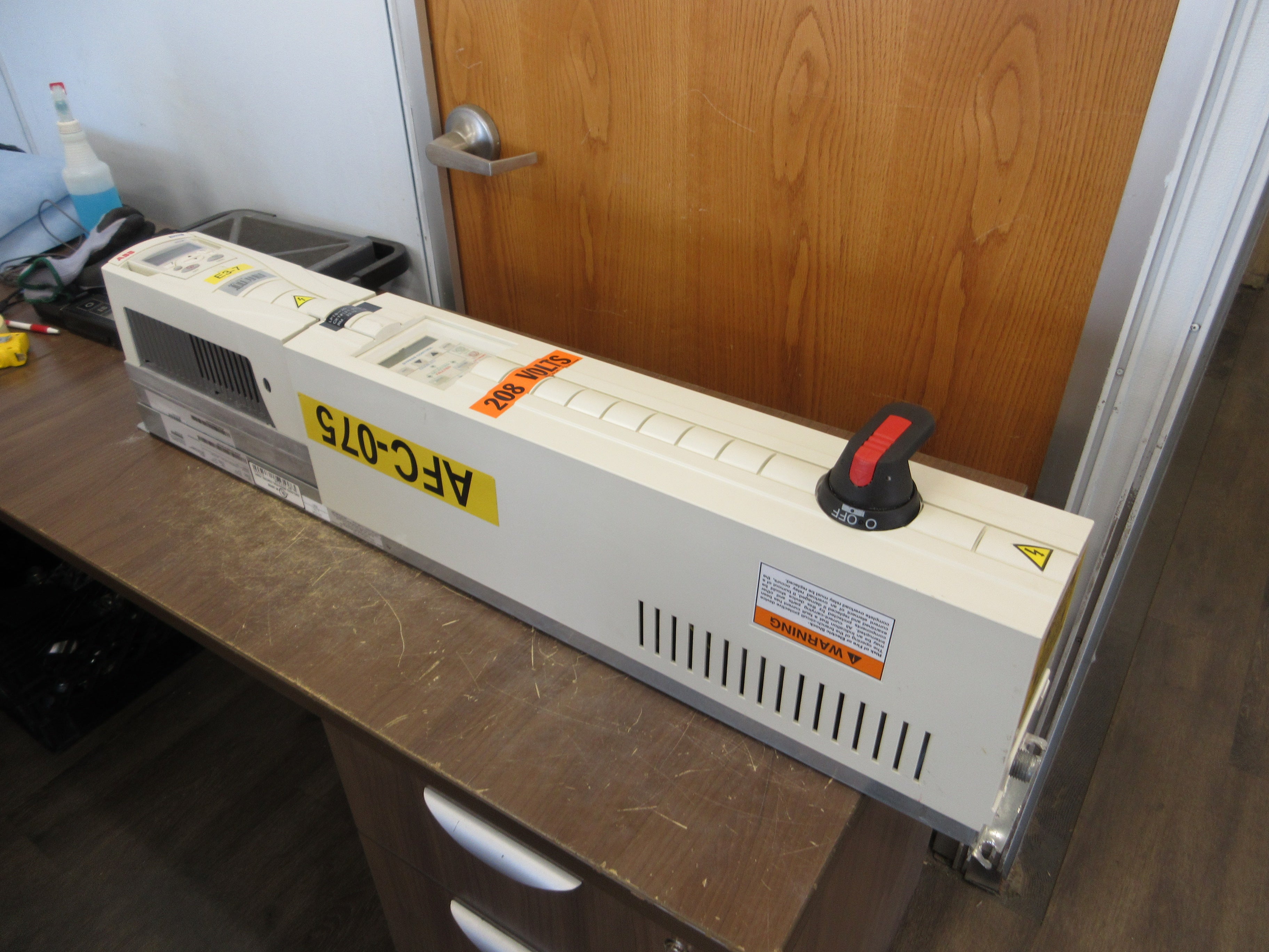 ABB ACH550 AC Drive w/ Bypass ACH550-VDR-04A6-2+F267+K452 1HP 3Ph w/ Keypad Used