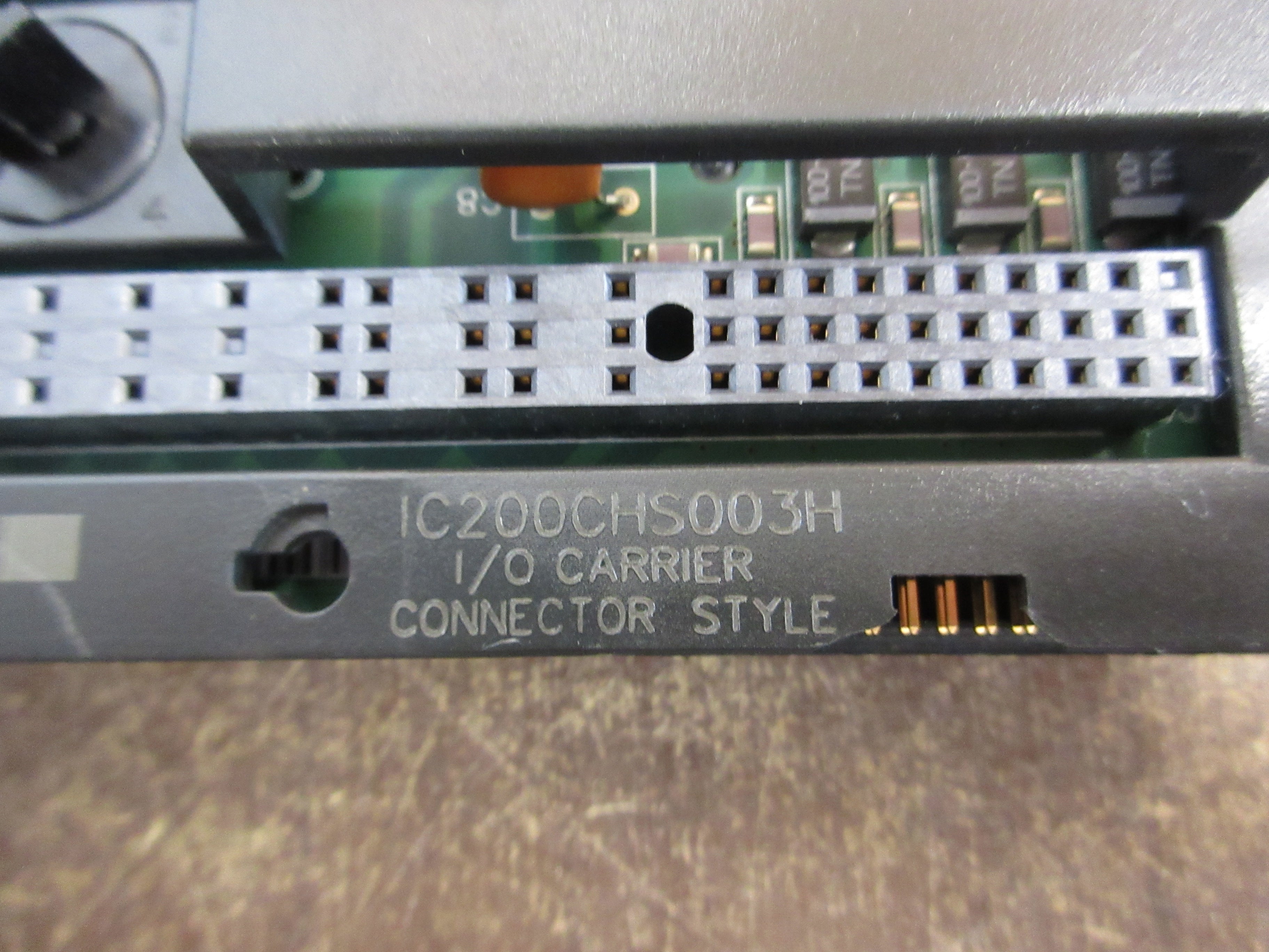GE VersaMax I/O Carrier IC200CHS003H Connector Style *Chipped Connector Plastic*
