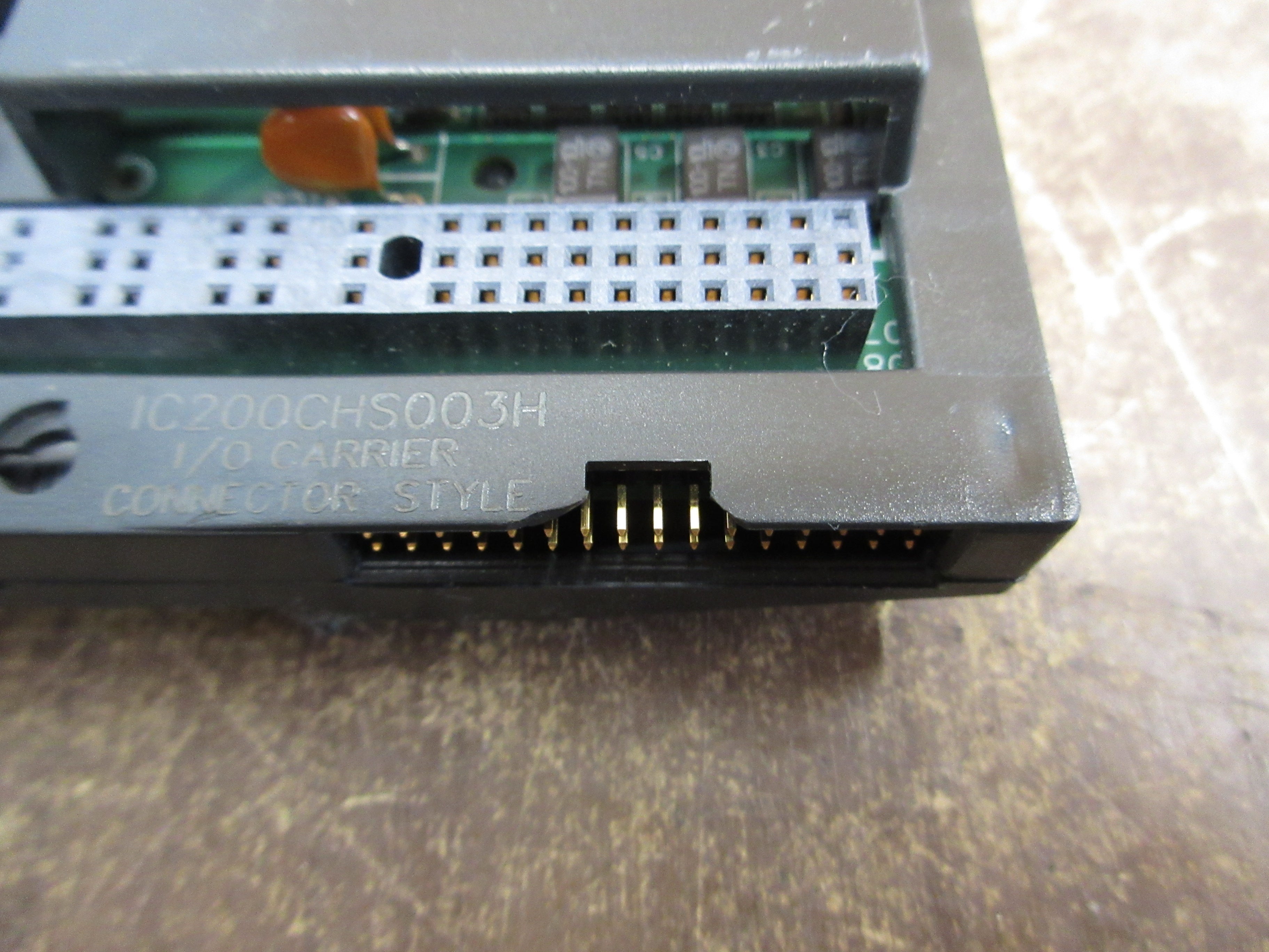 GE VersaMax I/O Carrier IC200CHS003H Connector Style *Chipped Connector Plastic*