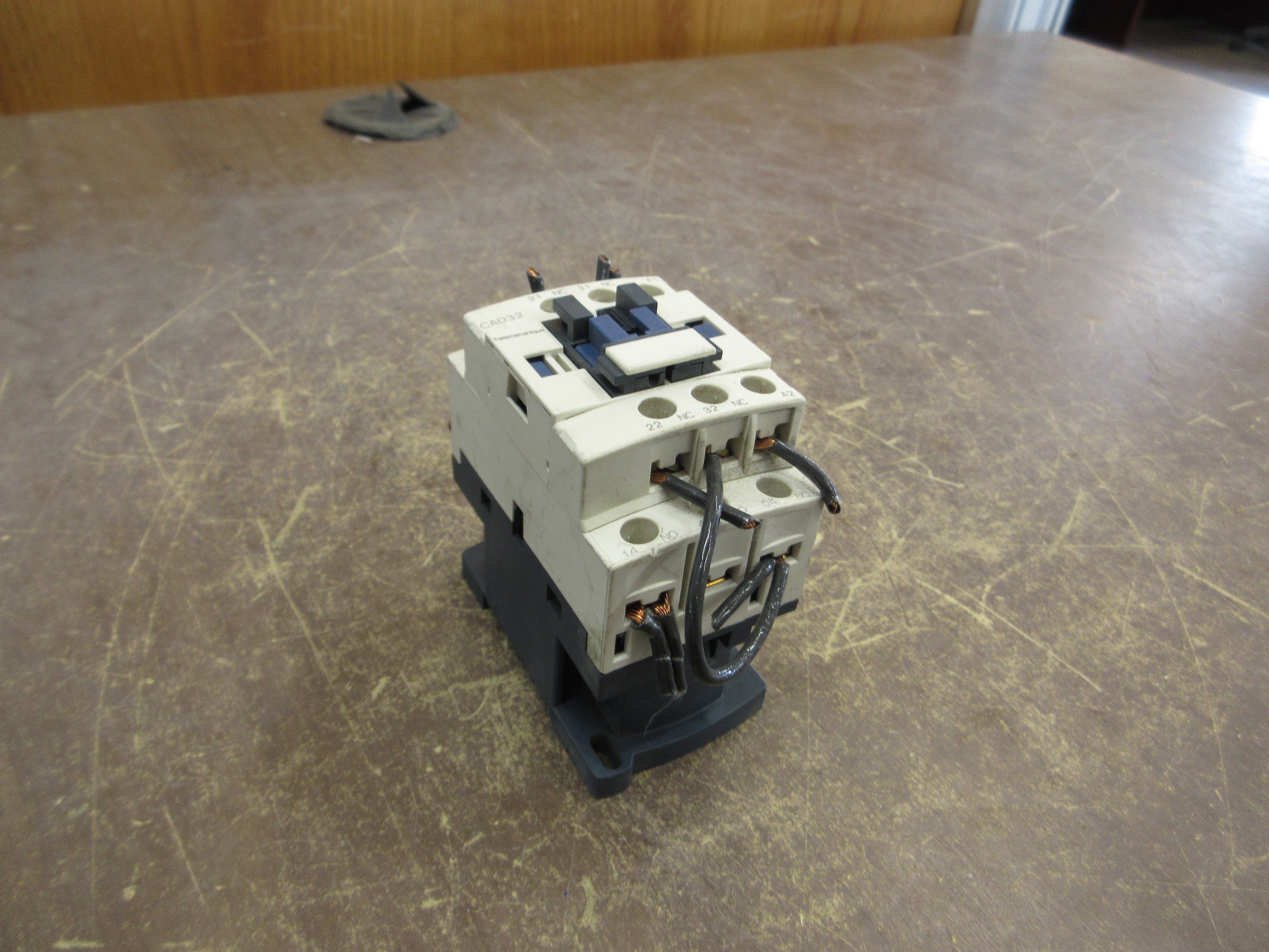 Telemecanique Contactor CAD32 480V Coil 10A 600V Used