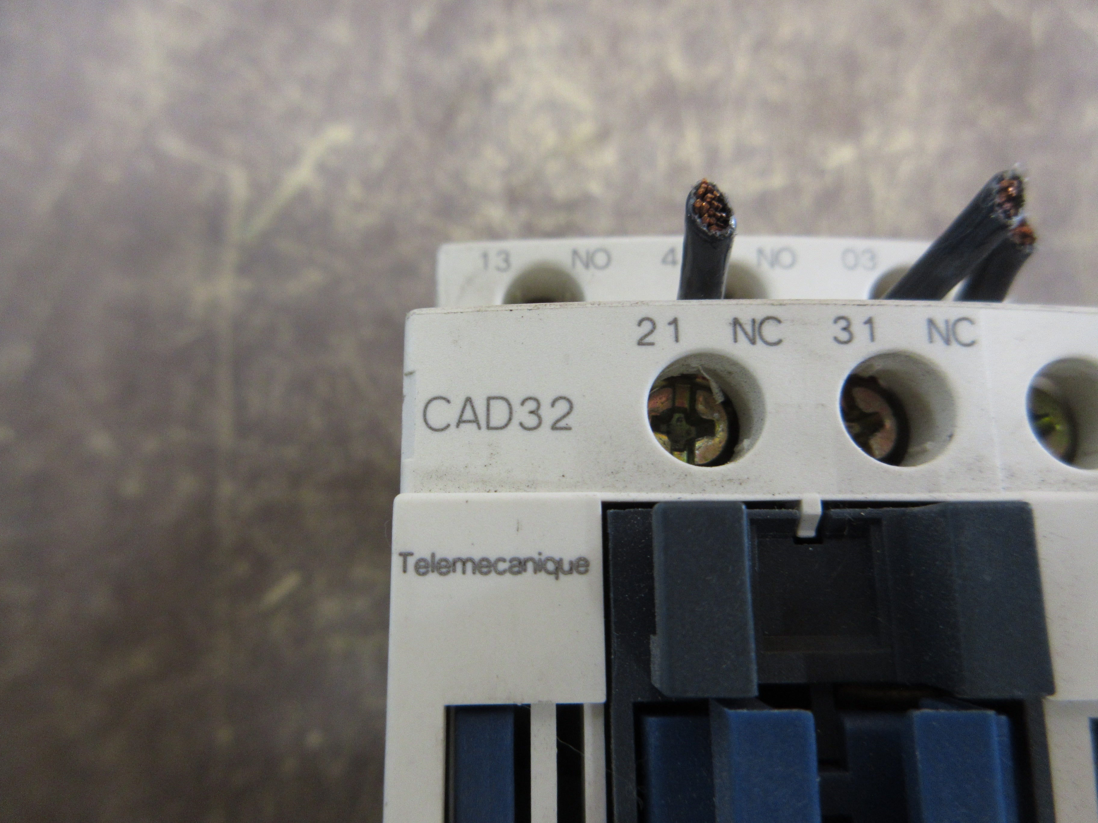 Telemecanique Contactor CAD32 480V Coil 10A 600V Used