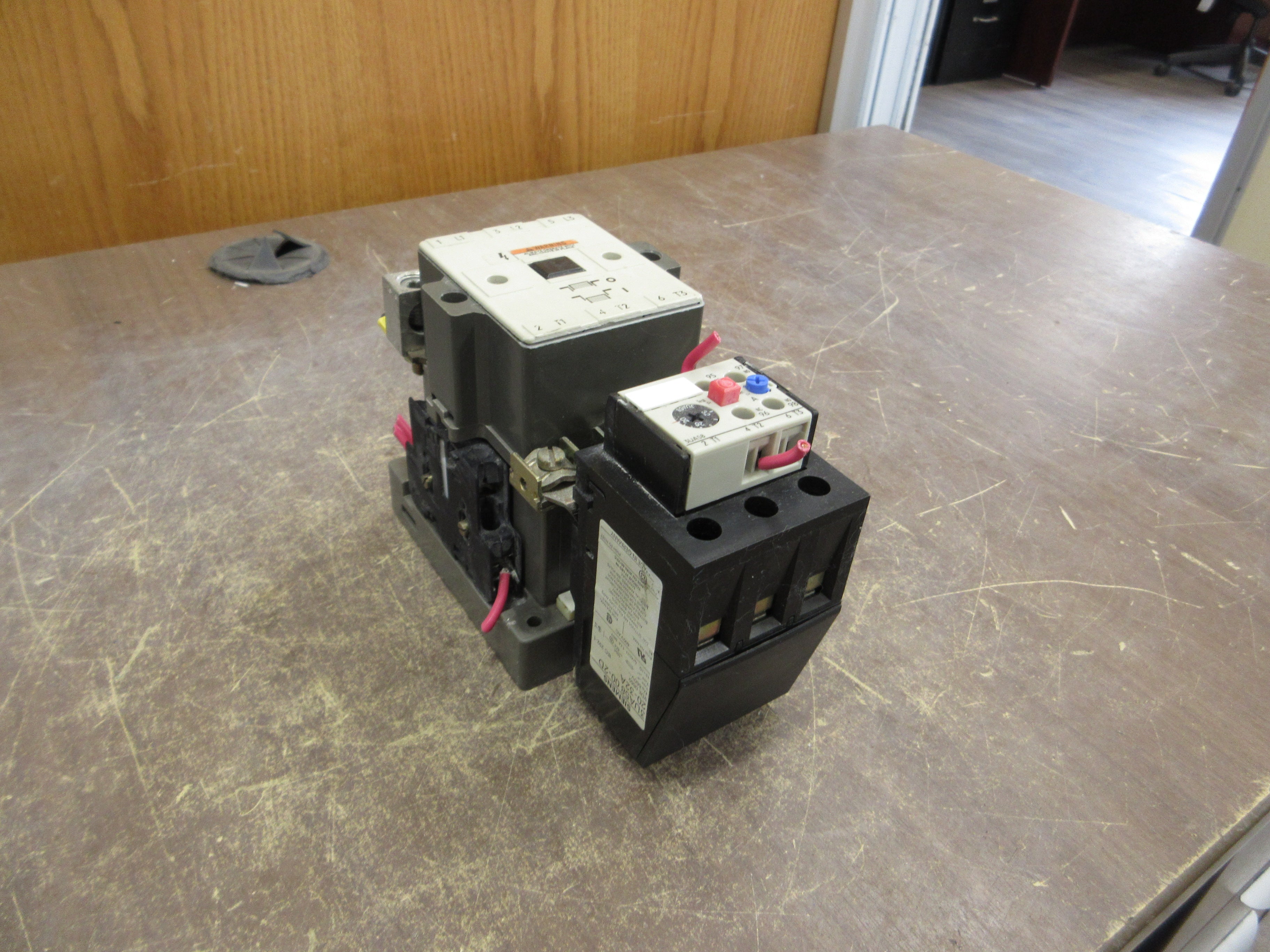 Siemens Size 2 Starter 3TB4617-OA / 3UA58 00-2D 120V Coil Trip: 20-32A 600V Used