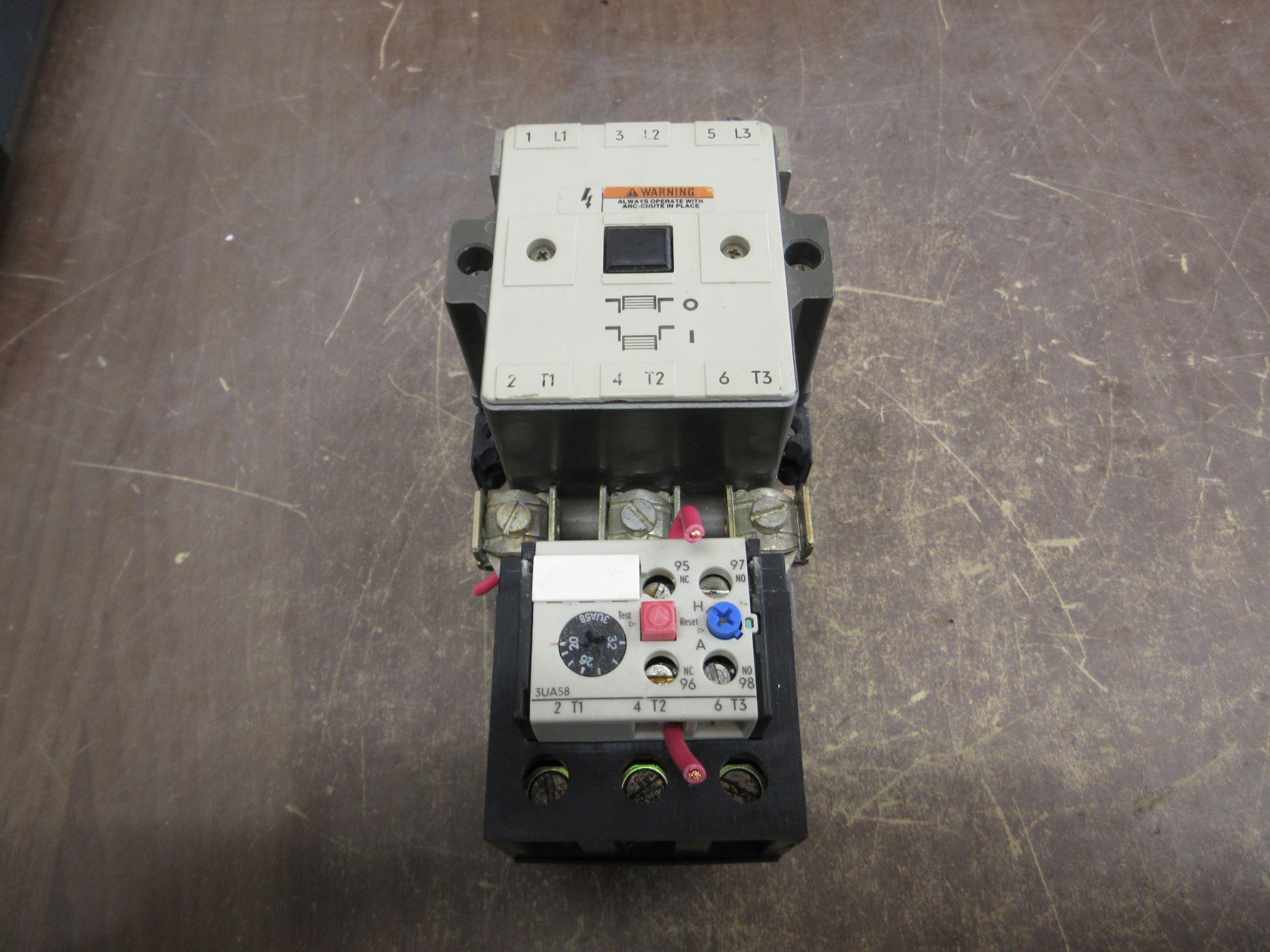 Siemens Size 2 Starter 3TB4617-OA / 3UA58 00-2D 120V Coil Trip: 20-32A 600V Used